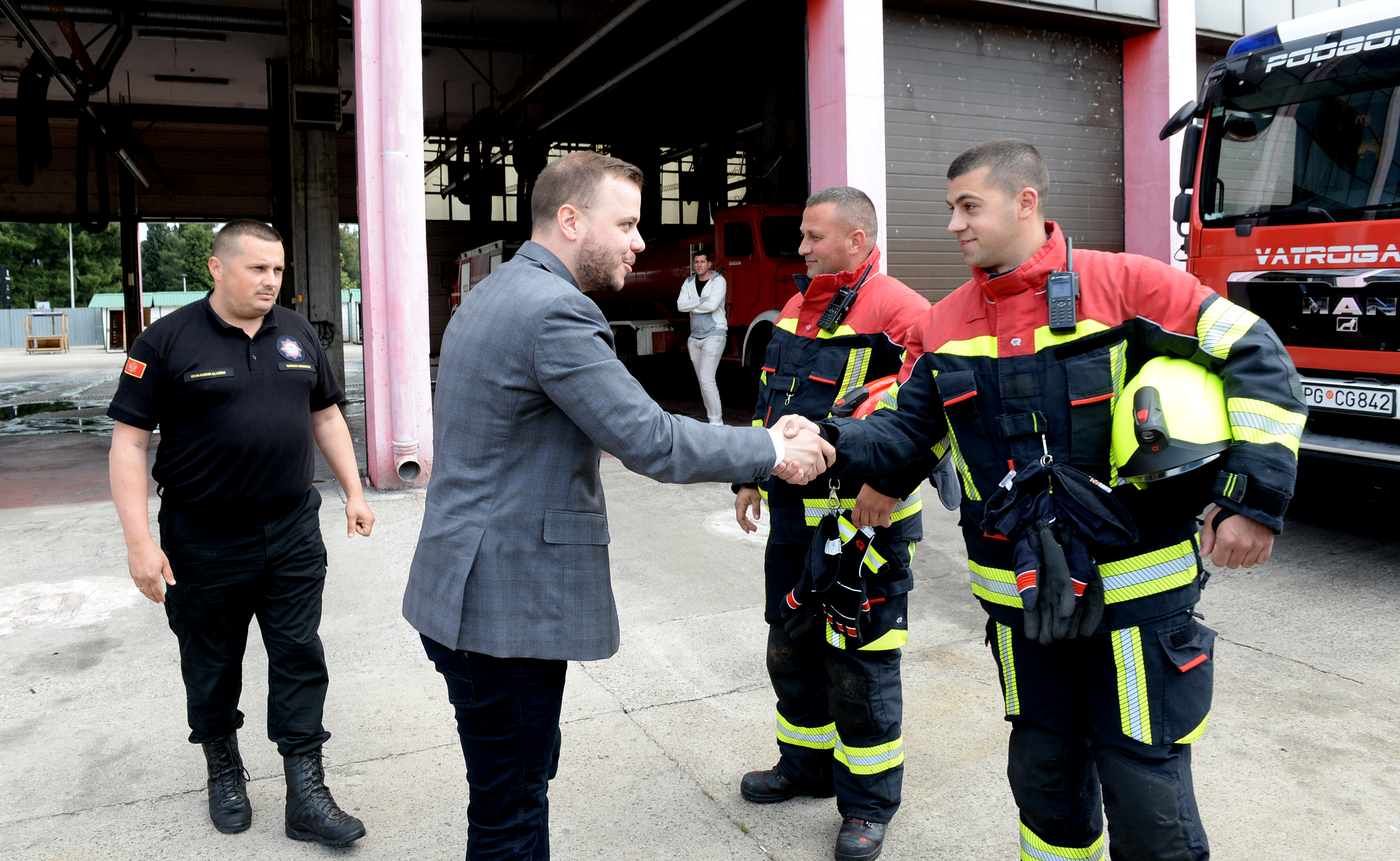 Rakčević u posjeti Službi zaštite i spašavanja: Vatrogasci  danonoćno čuvaju interes Glavnog grada na svakom koraku; Gradska uprava će uraditi sve da unaprijedi uslove u kojima rade