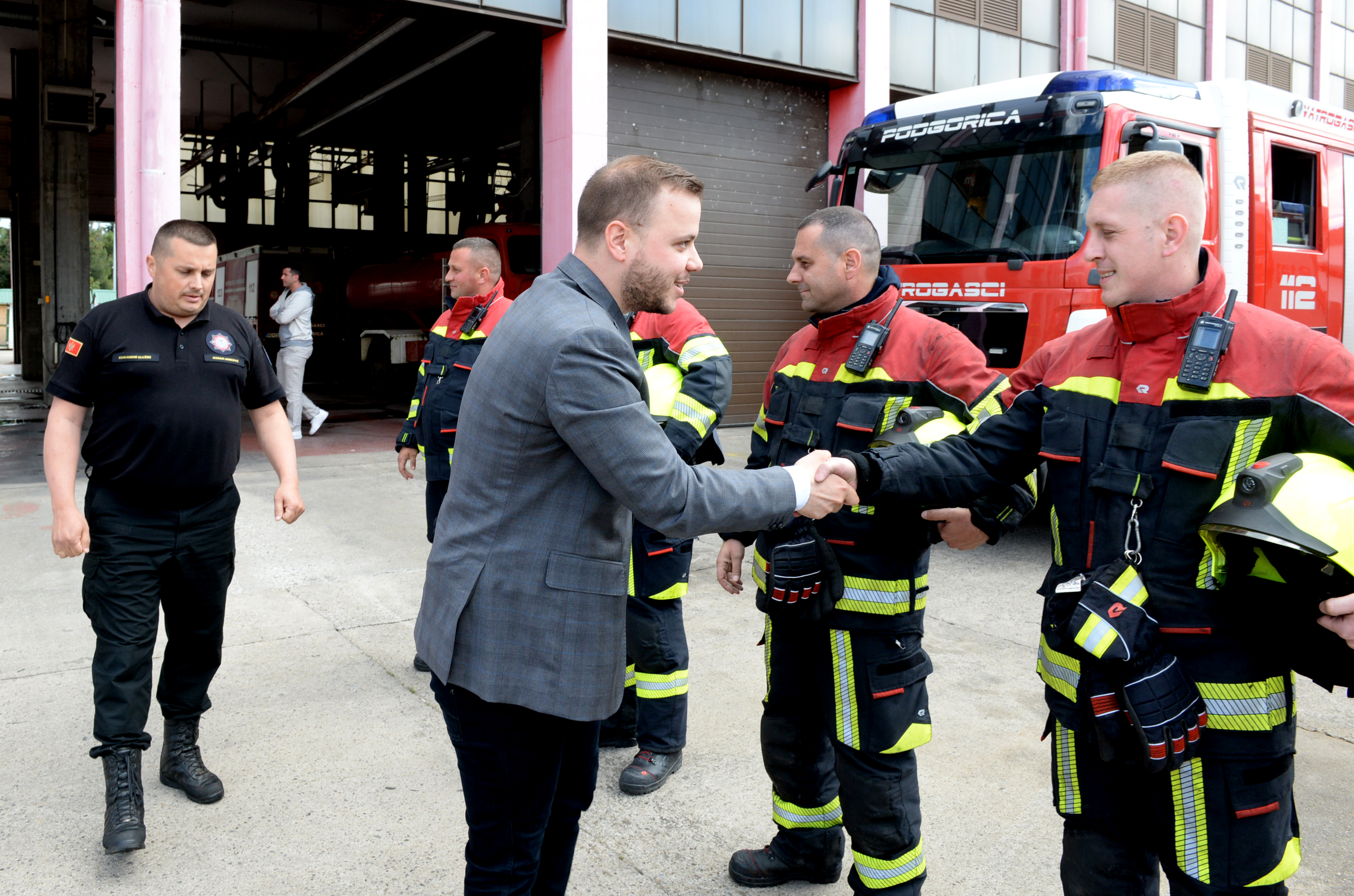 Rakčević u posjeti Službi zaštite i spašavanja: Vatrogasci  danonoćno čuvaju interes Glavnog grada na svakom koraku; Gradska uprava će uraditi sve da unaprijedi uslove u kojima rade