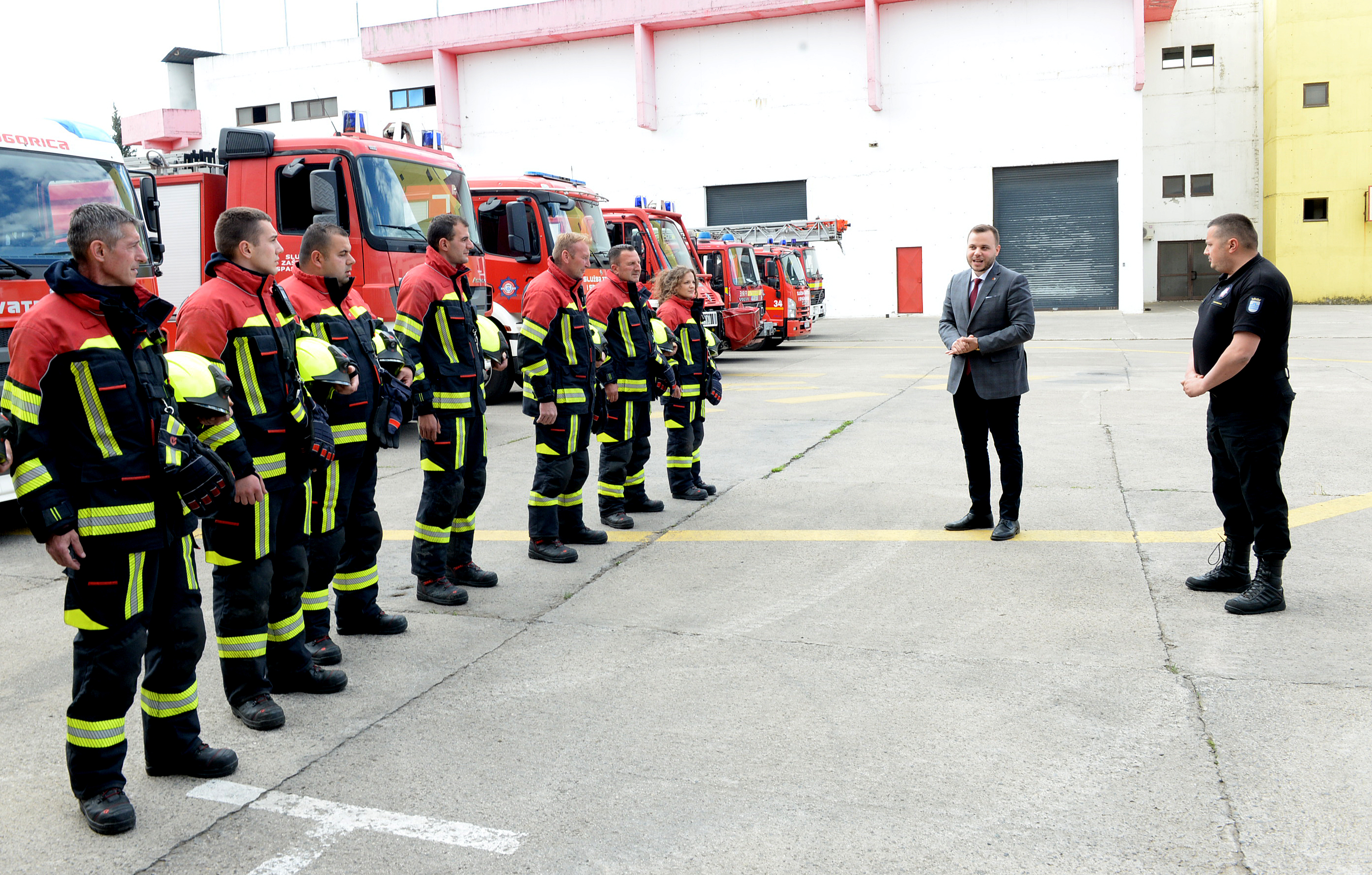 Rakčević u posjeti Službi zaštite i spašavanja: Vatrogasci  danonoćno čuvaju interes Glavnog grada na svakom koraku; Gradska uprava će uraditi sve da unaprijedi uslove u kojima rade