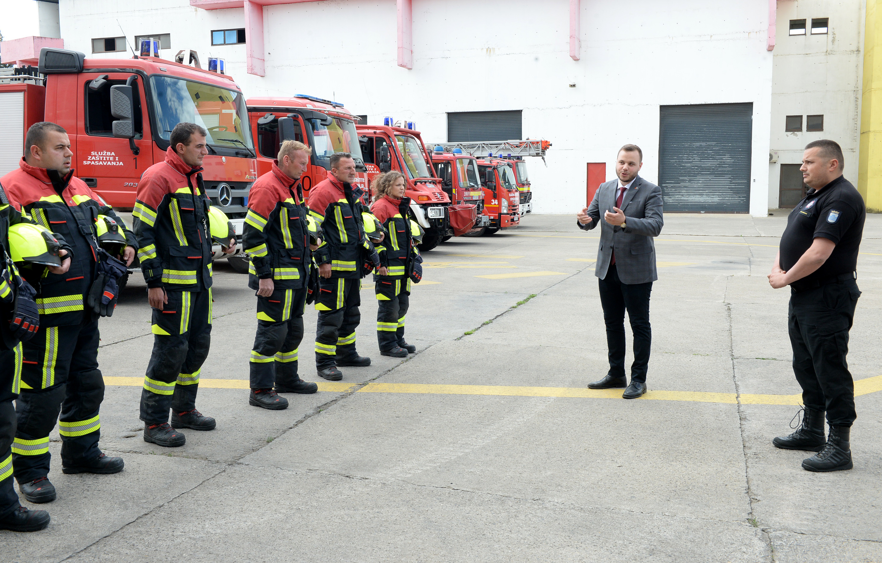 Rakčević u posjeti Službi zaštite i spašavanja: Vatrogasci  danonoćno čuvaju interes Glavnog grada na svakom koraku; Gradska uprava će uraditi sve da unaprijedi uslove u kojima rade