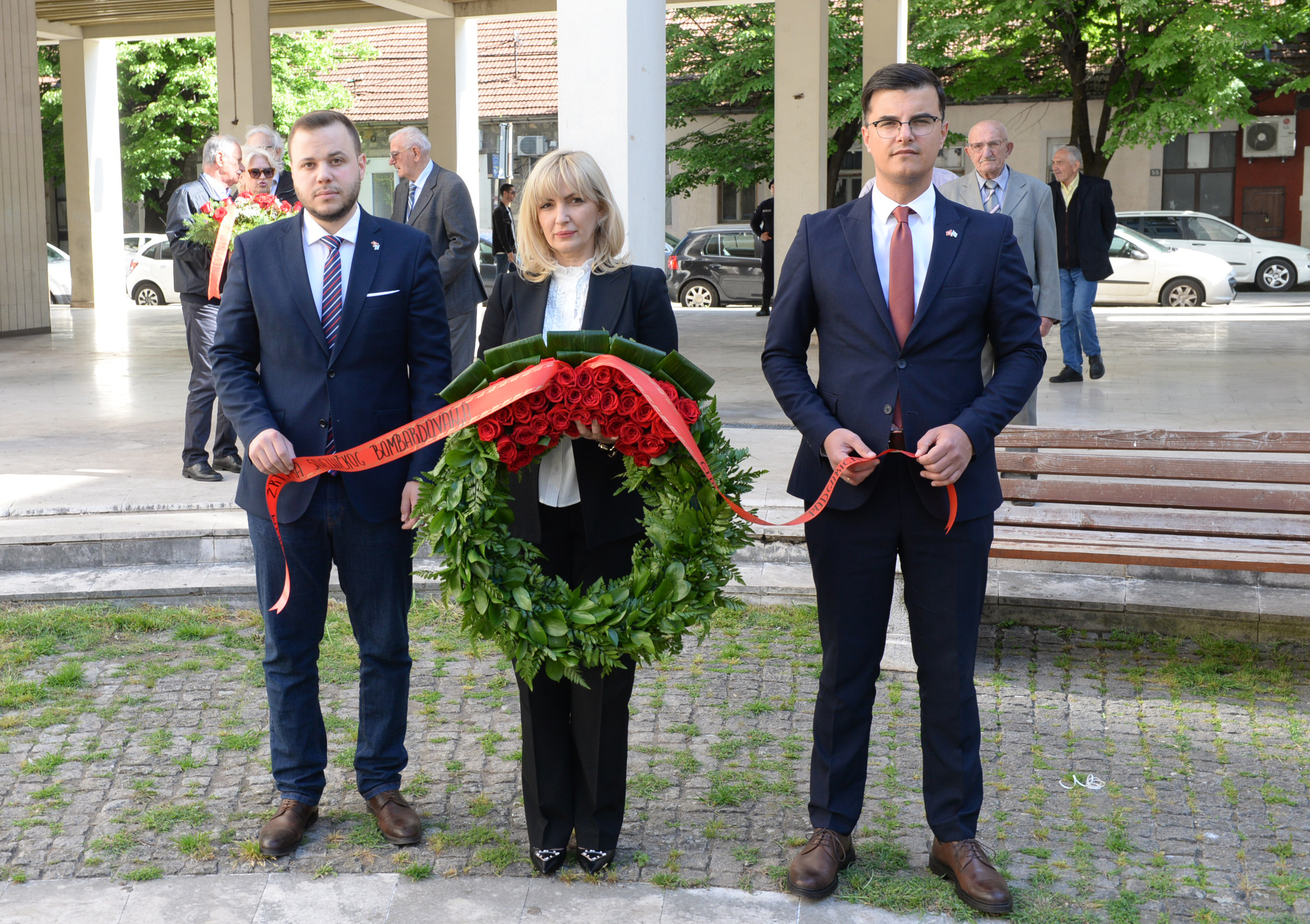 Položen vijenac na spomenik žrtvama savezničkog bombardovanja