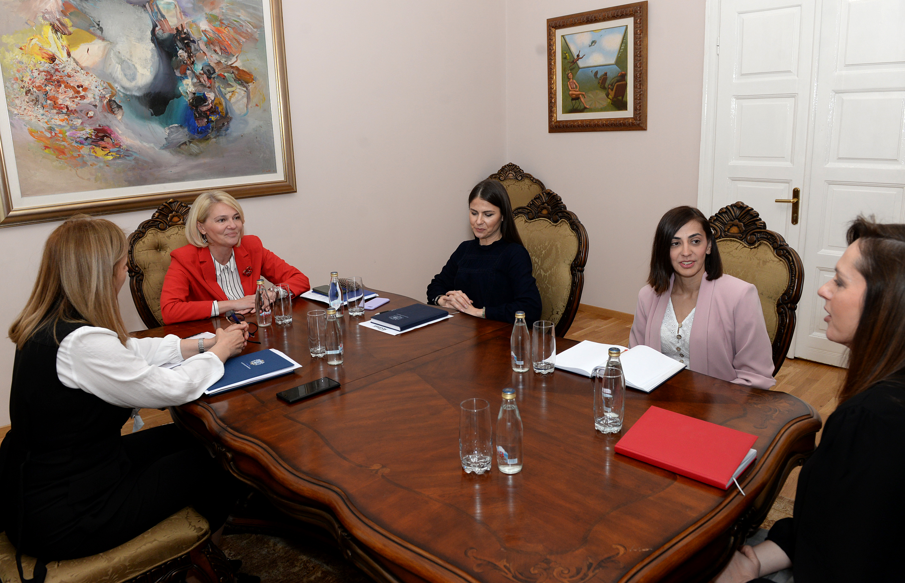 Injac sa predstavnicama Udruženja „Roditelji“: Glavni grad partner na putu poboljšanja prava roditelja i njihove djece