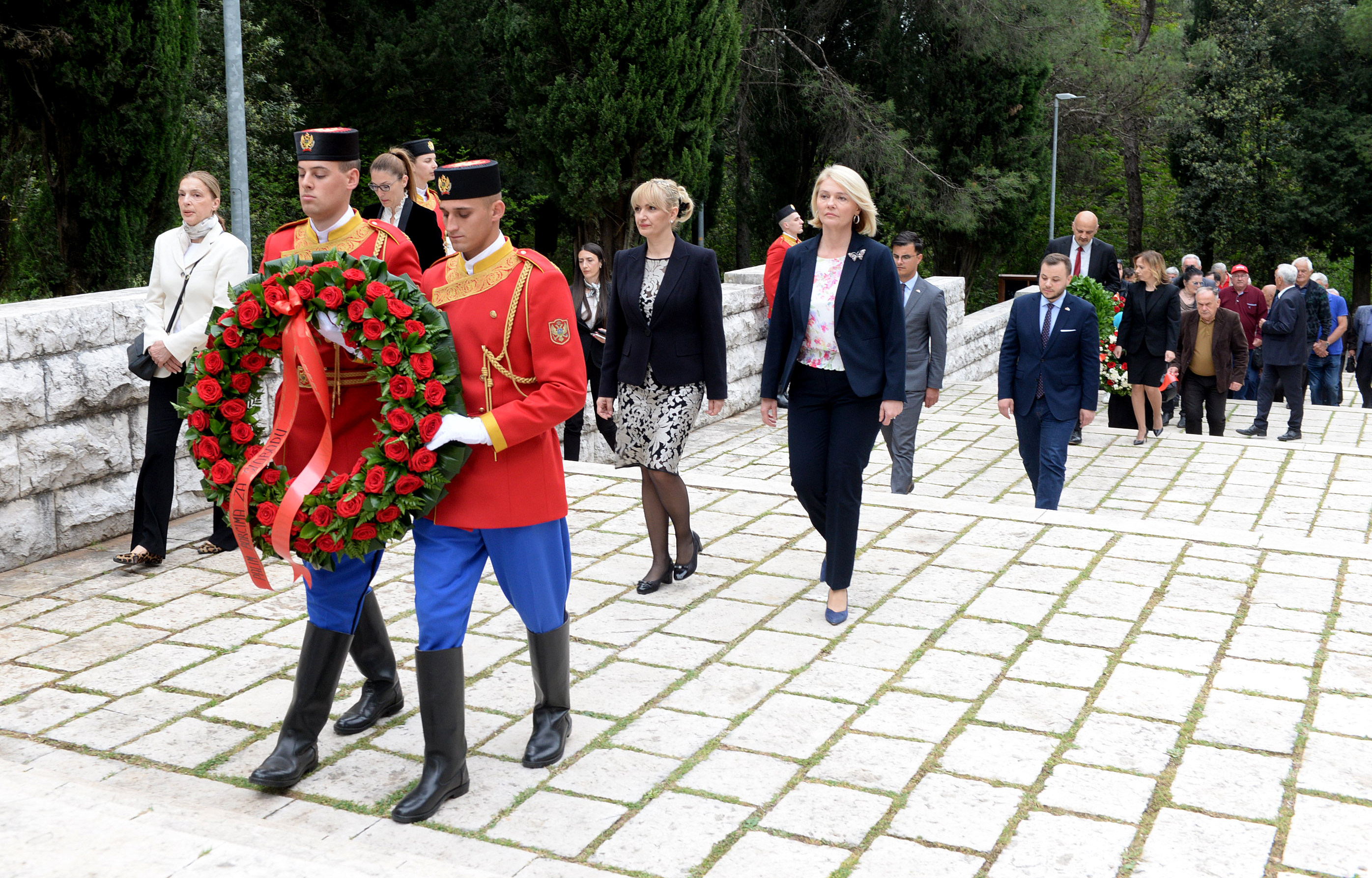 Injac i Borovinić Bojović položile vijenac na spomenik Partizanu borcu na Gorici