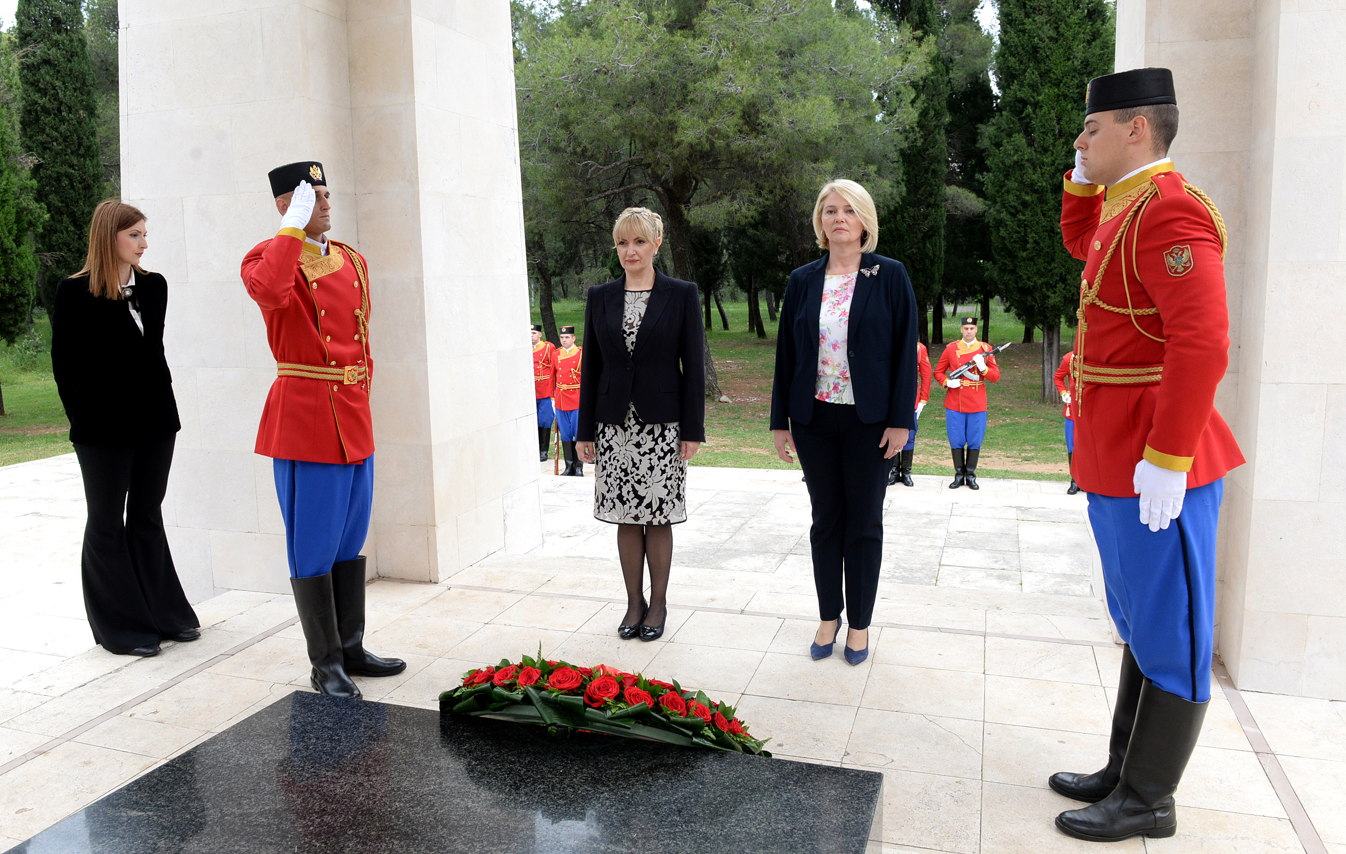Injac i Borovinić Bojović položile vijenac na spomenik Partizanu borcu na Gorici