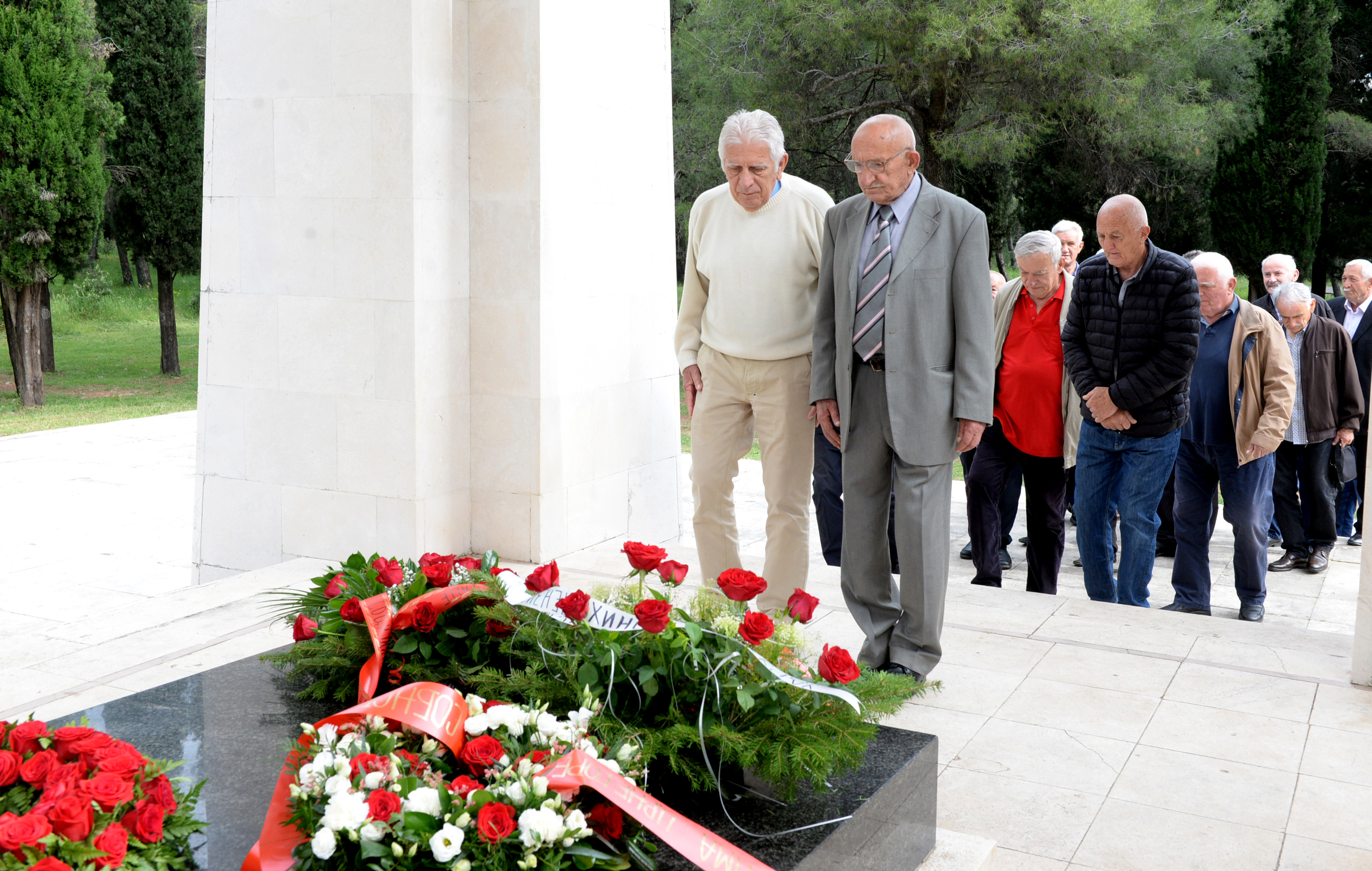 Injac i Borovinić Bojović položile vijenac na spomenik Partizanu borcu na Gorici