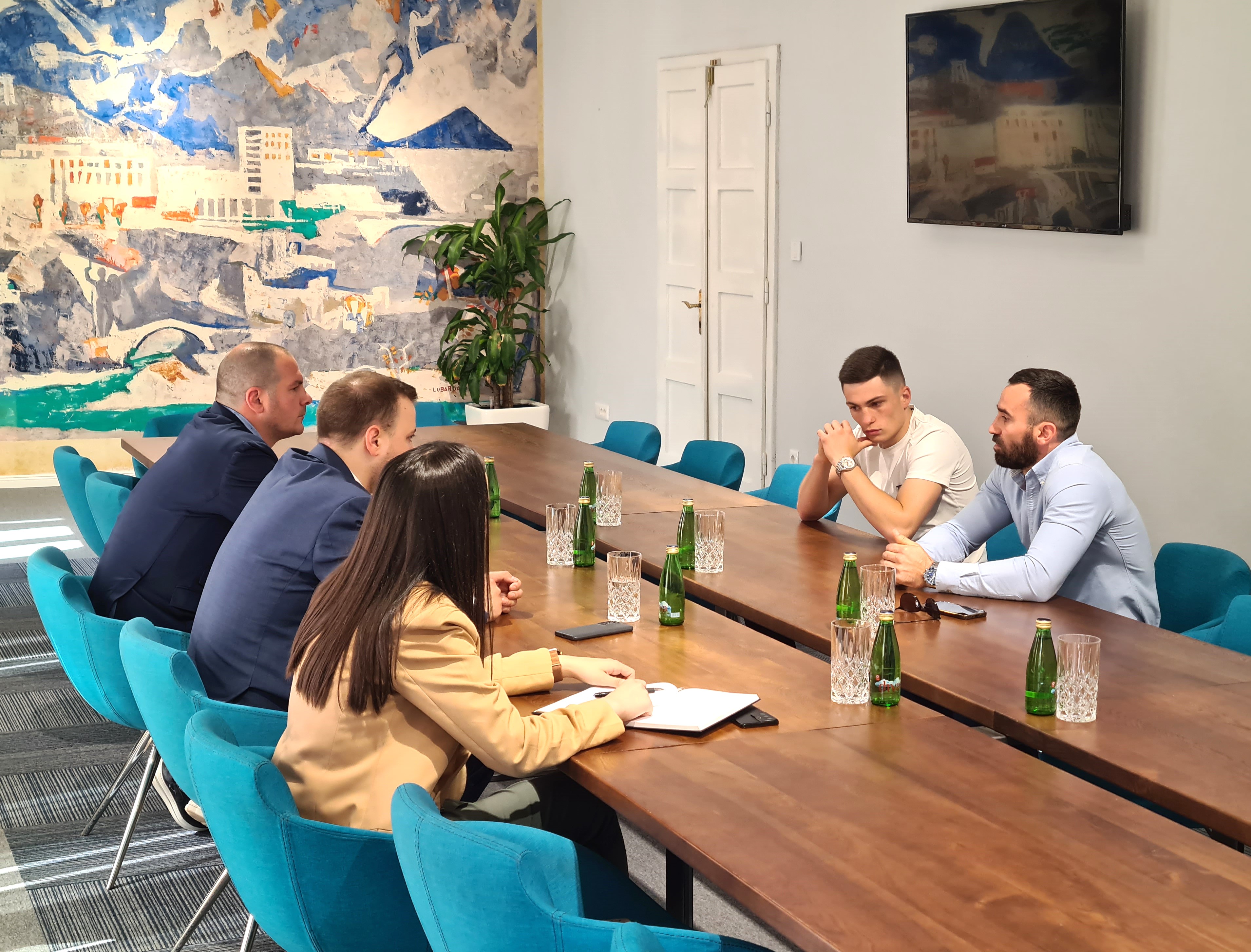 Rakčević sa predstavnicima Kik boks kluba "Budućnost"; Grad da osnaži veliki potencijal borilačkih sportova