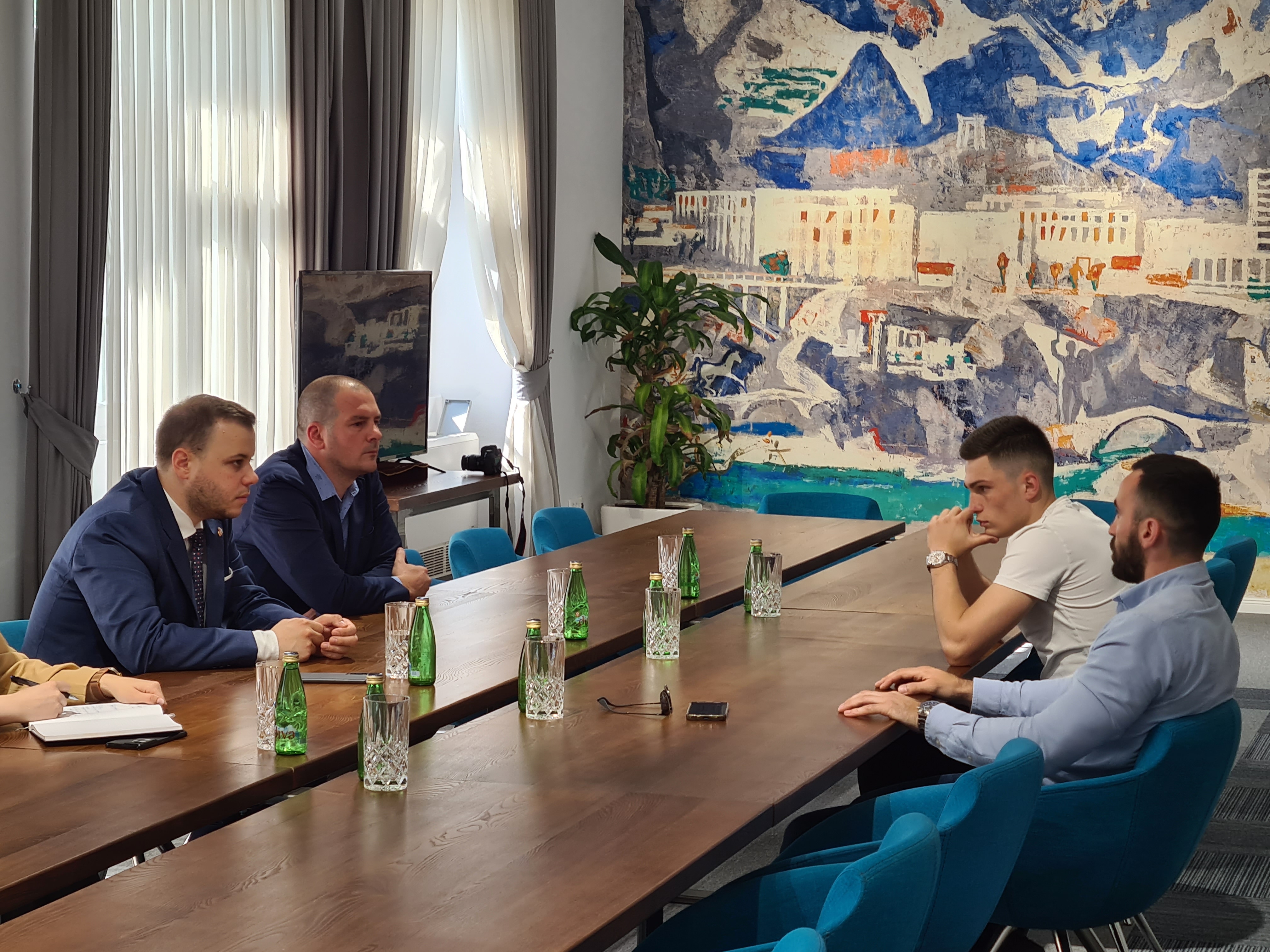 Rakčević sa predstavnicima Kik boks kluba "Budućnost"; Grad da osnaži veliki potencijal borilačkih sportova