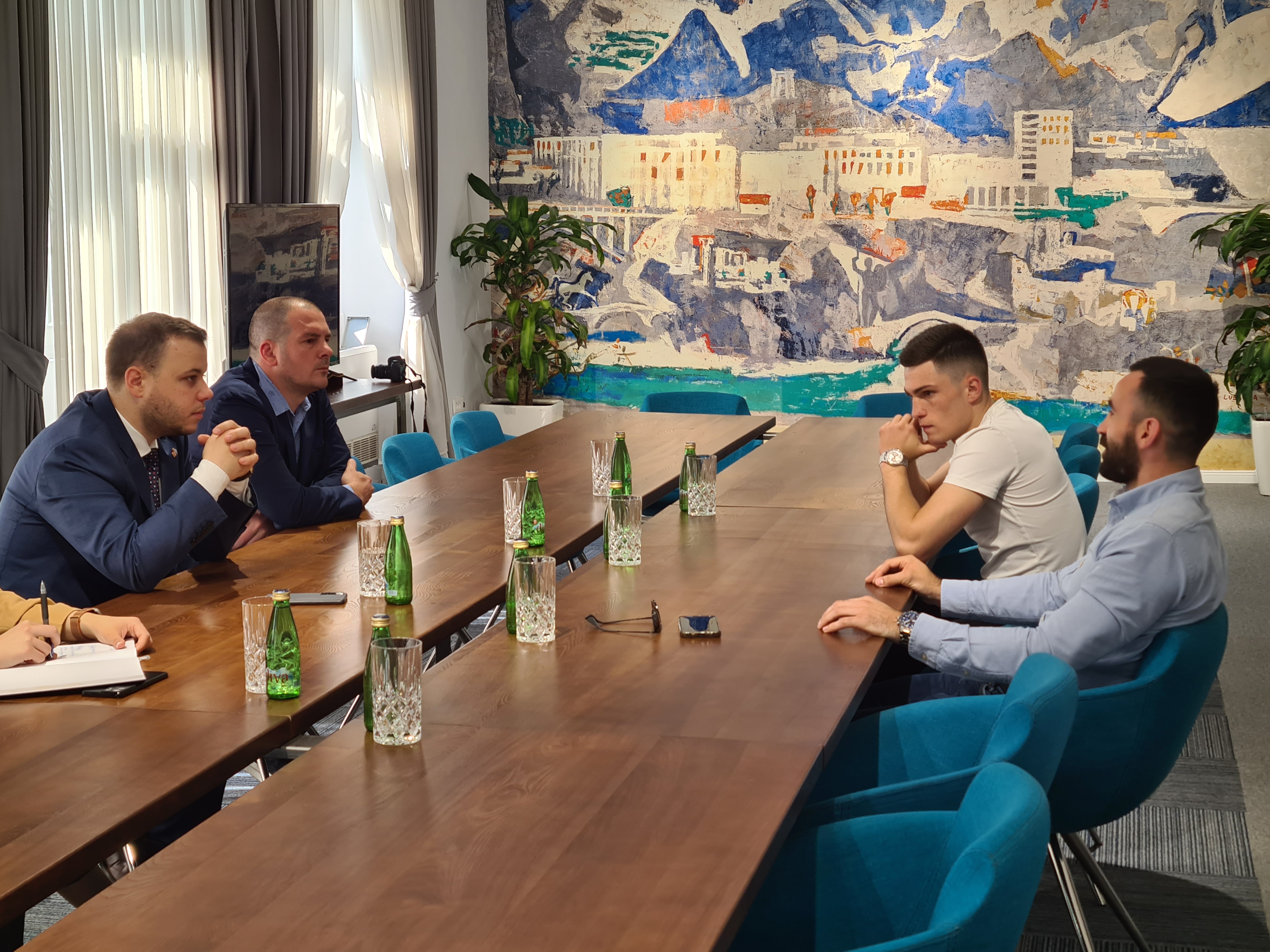 Rakčević sa predstavnicima Kik boks kluba "Budućnost"; Grad da osnaži veliki potencijal borilačkih sportova