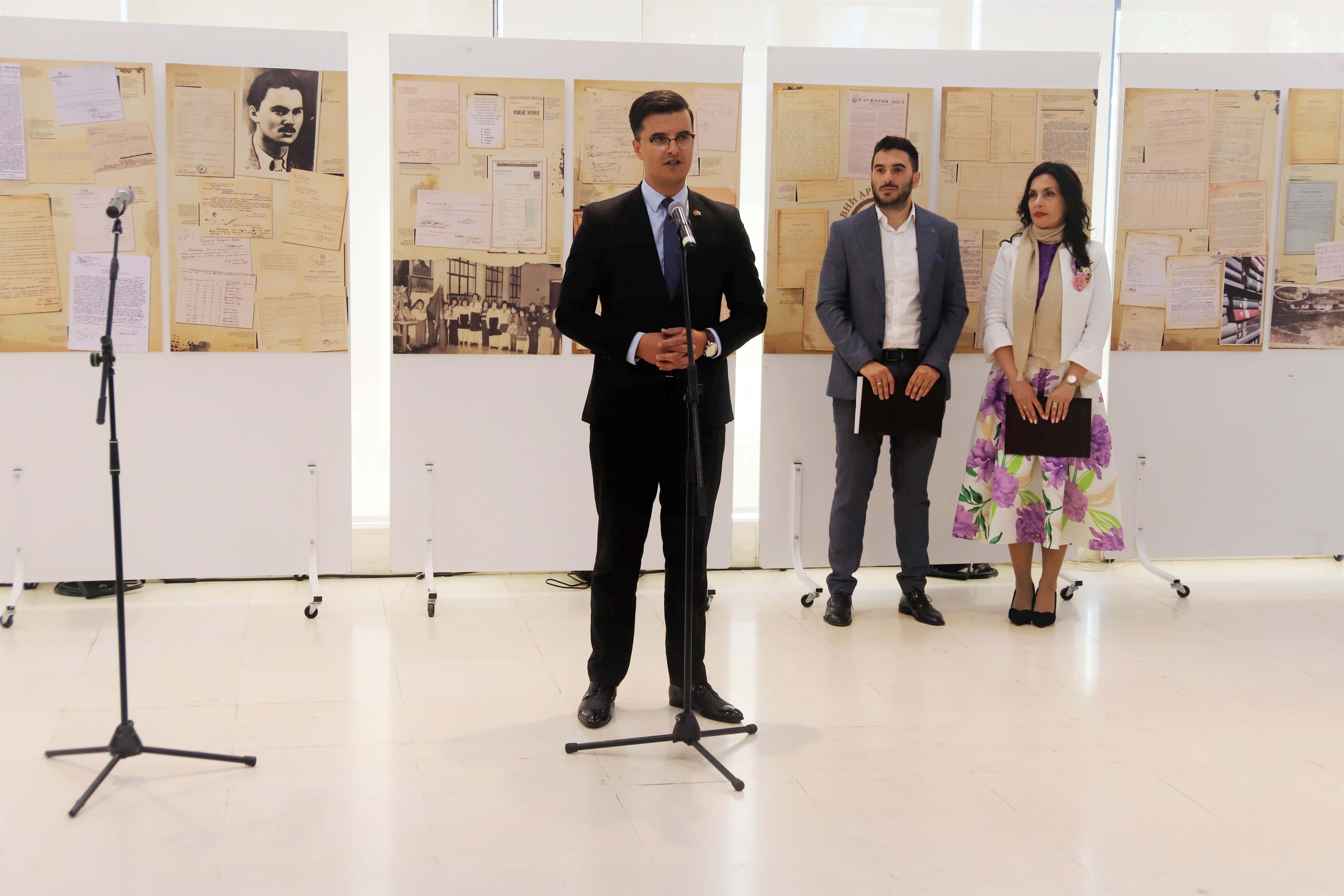 Šaranović otvorio izložbu dokumenata i fotografija “Prosvjeta u Podgorici”