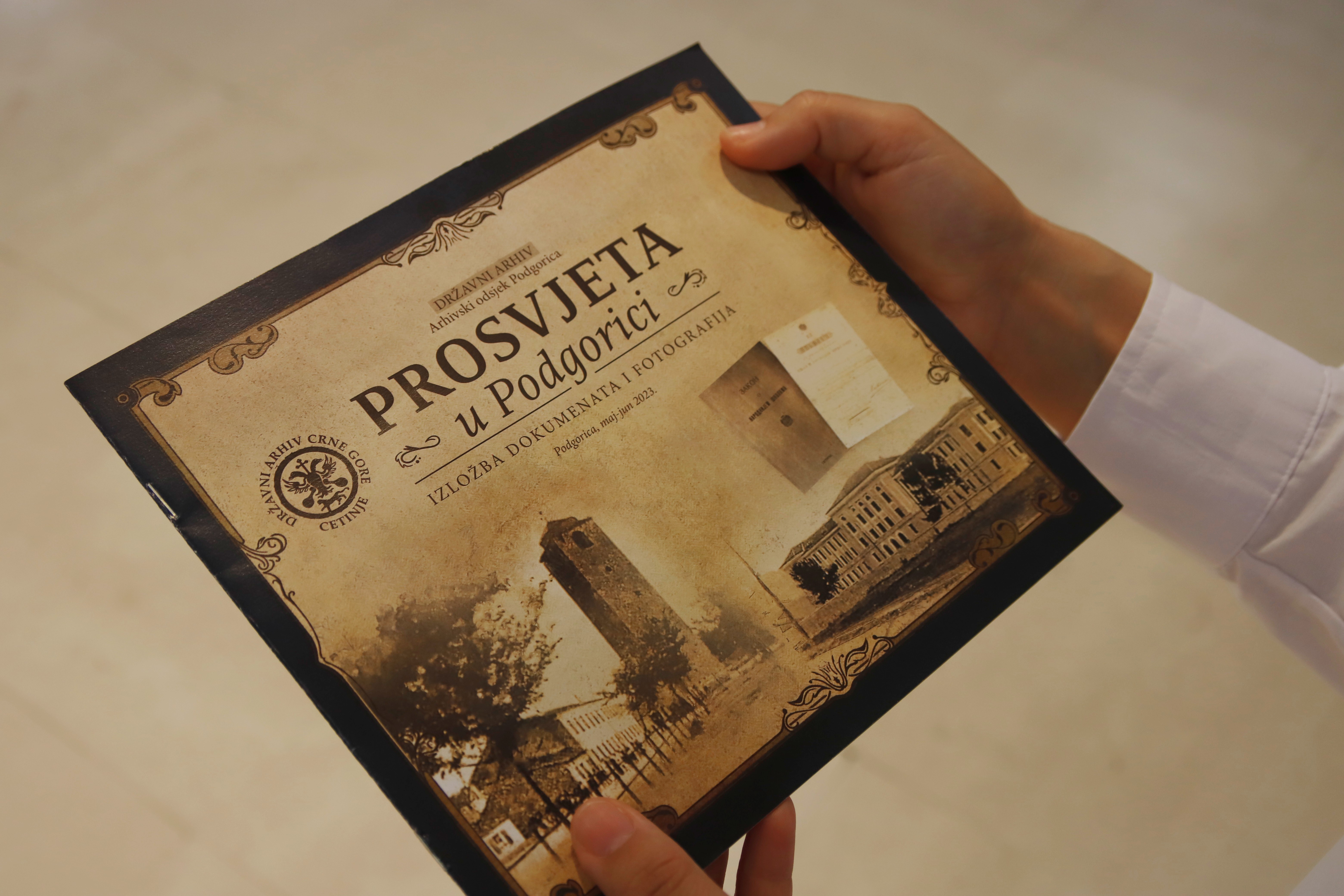 Šaranović otvorio izložbu dokumenata i fotografija “Prosvjeta u Podgorici”