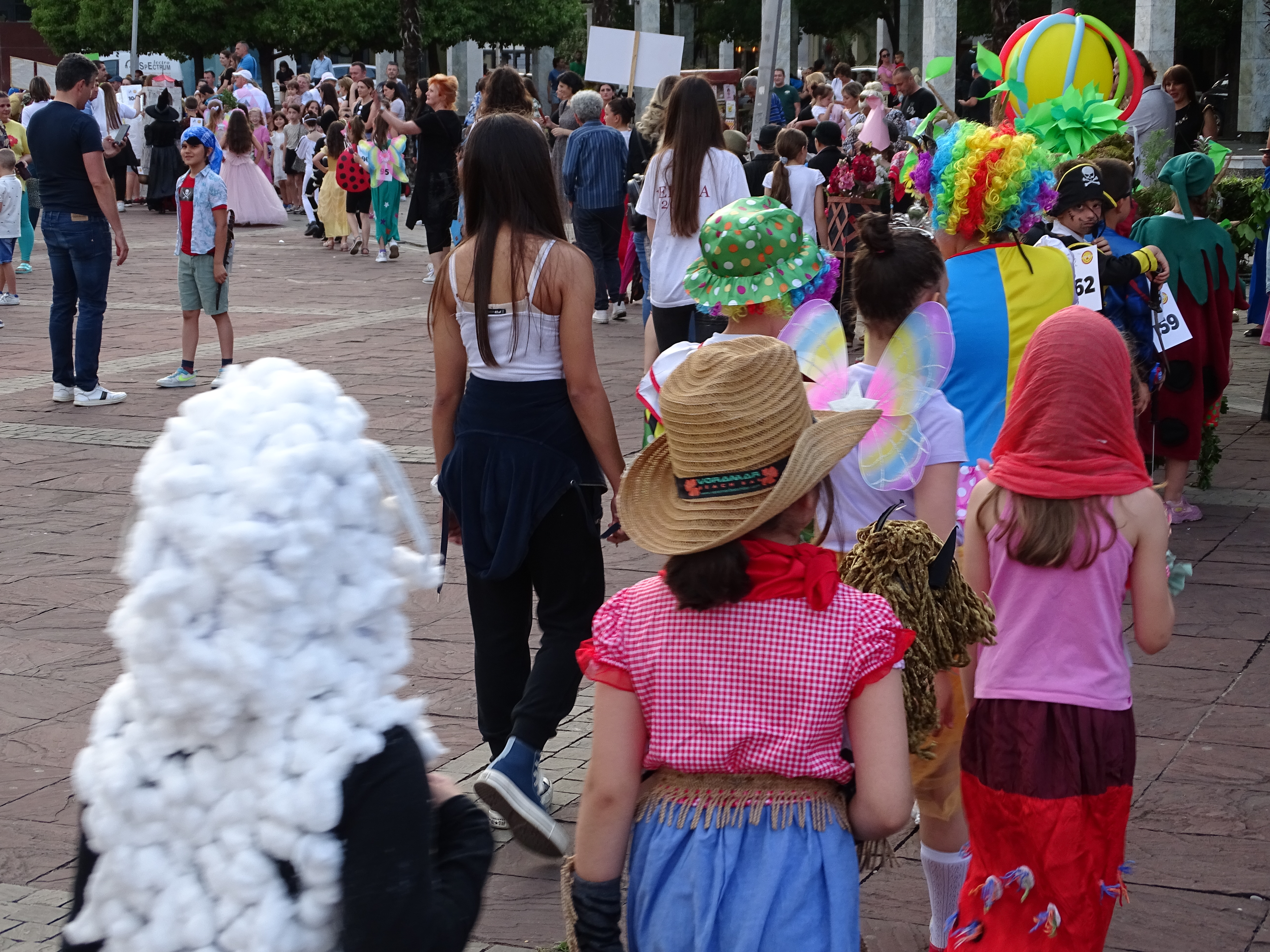 Preko 400 mališana učestvovalo na maskenbalu “Svijet dječije mašte”