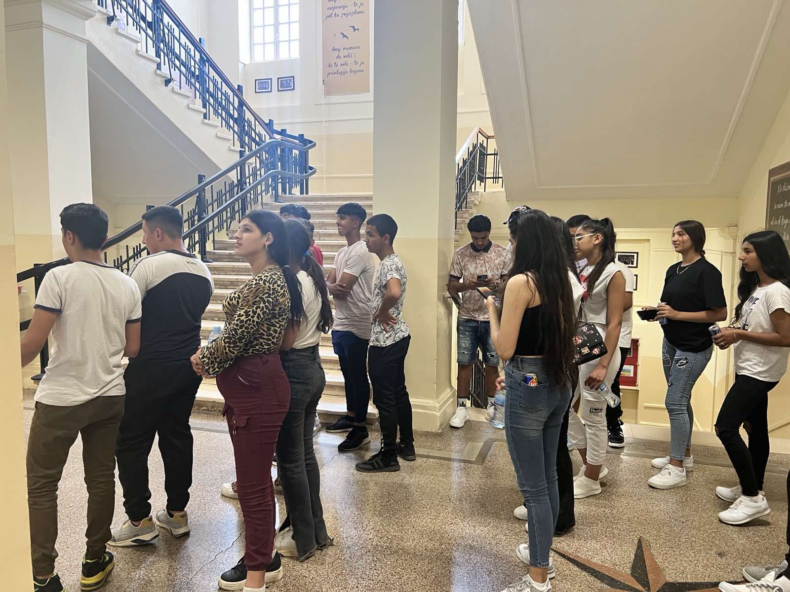 Mladi Romi u obilasku srednjih škola u Podgorici