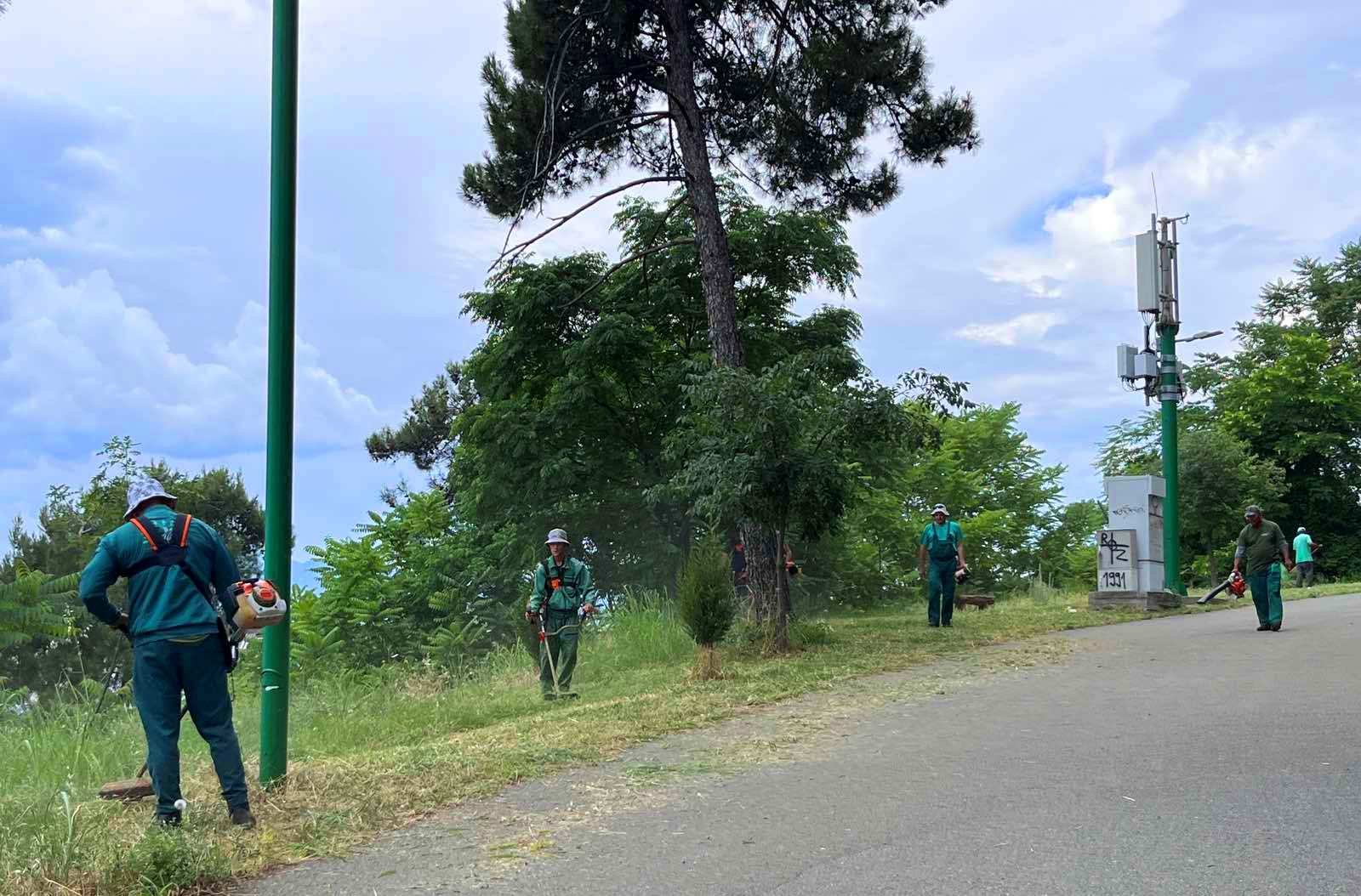 Ekipe Zelenila na više lokacija; Košenje prioritet tokom narednih dana