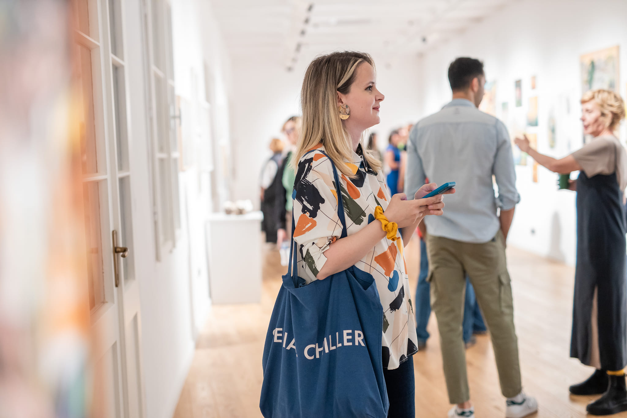 U Kuslevovoj kući sinoć je otvoren BazarArt 2023; Dvadeset istaknutih crnogorskih umjetnika - slikara, vajara i grafičara na jednom mjestu