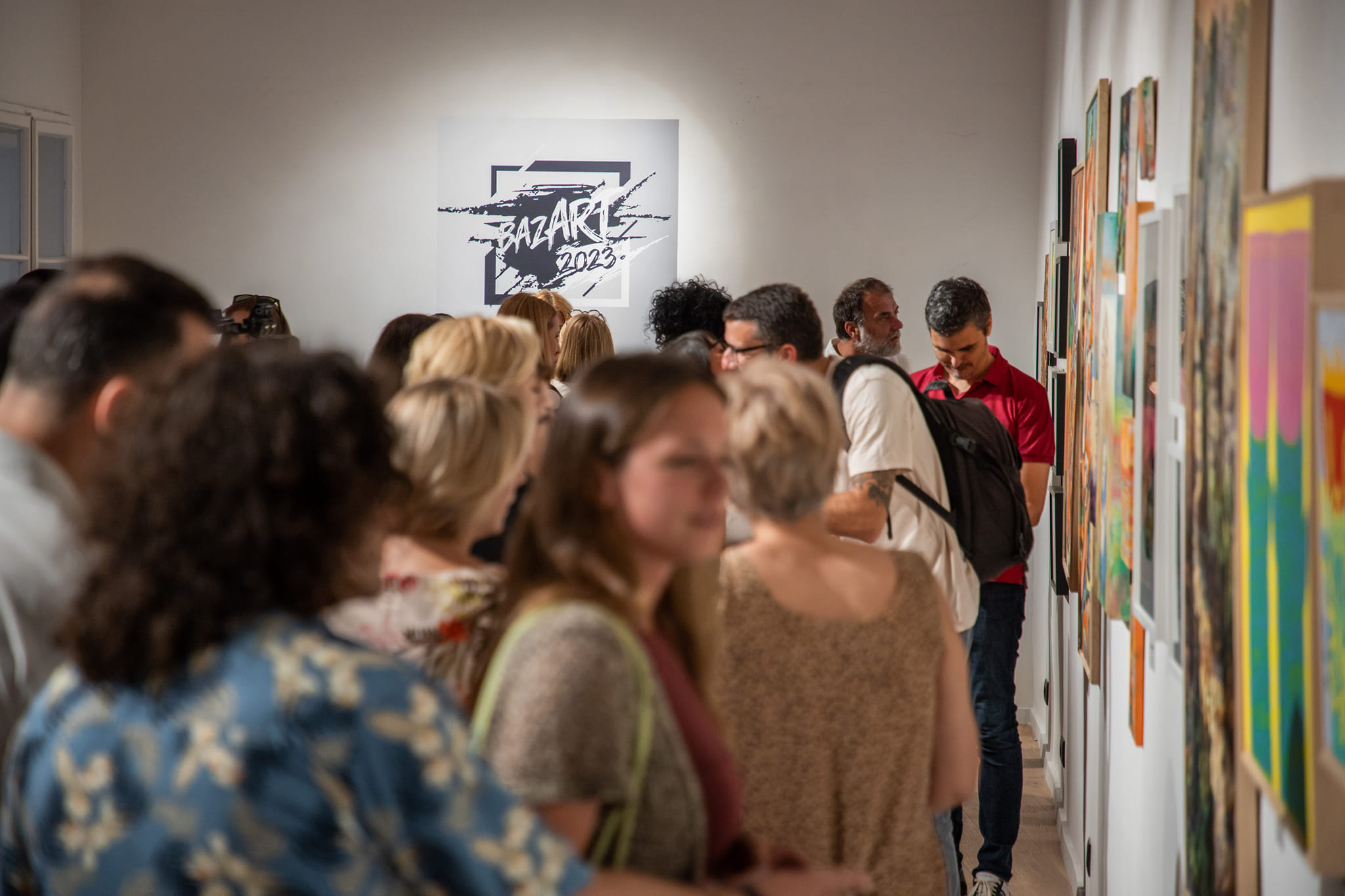 U Kuslevovoj kući sinoć je otvoren BazarArt 2023; Dvadeset istaknutih crnogorskih umjetnika - slikara, vajara i grafičara na jednom mjestu