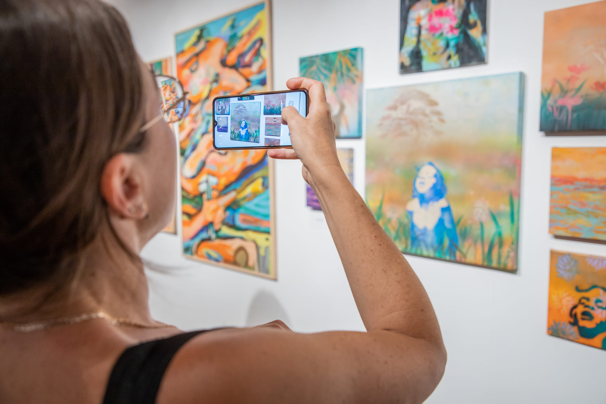 U Kuslevovoj kući sinoć je otvoren BazarArt 2023; Dvadeset istaknutih crnogorskih umjetnika - slikara, vajara i grafičara na jednom mjestu