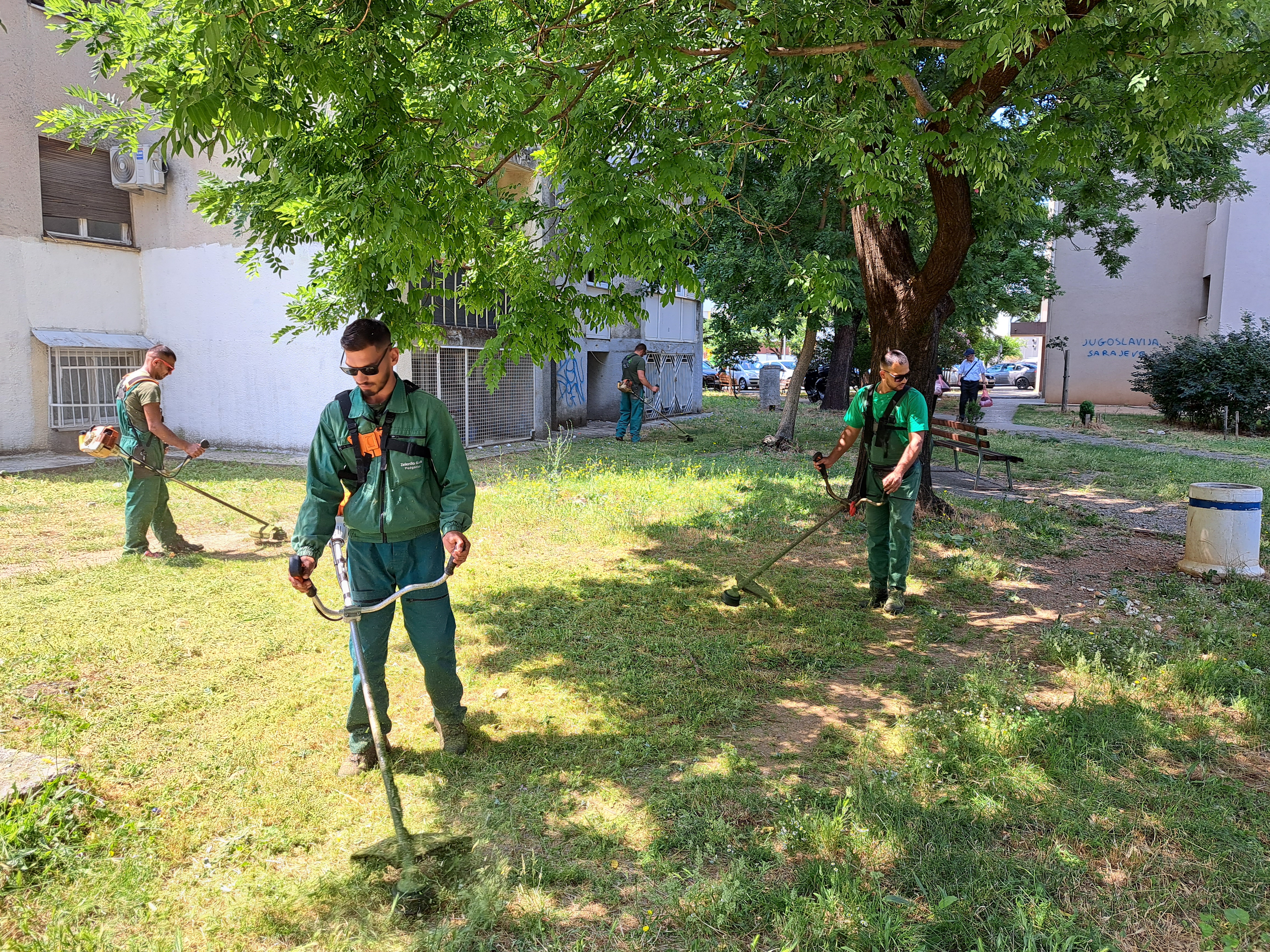 Ekipe Zelenila nastavljaju košenje na više lokacija širom Podgorice
