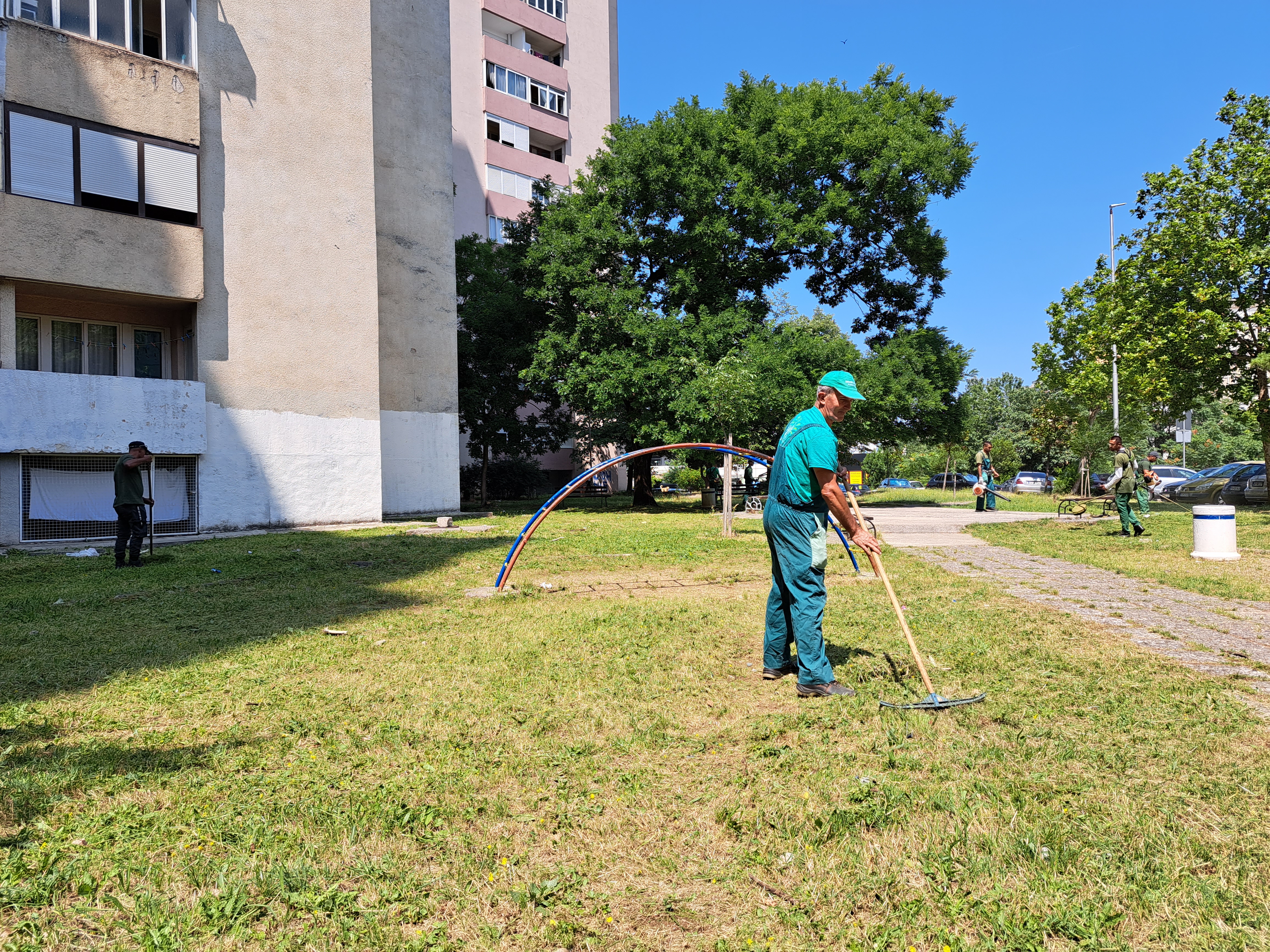 Ekipe Zelenila nastavljaju košenje na više lokacija širom Podgorice