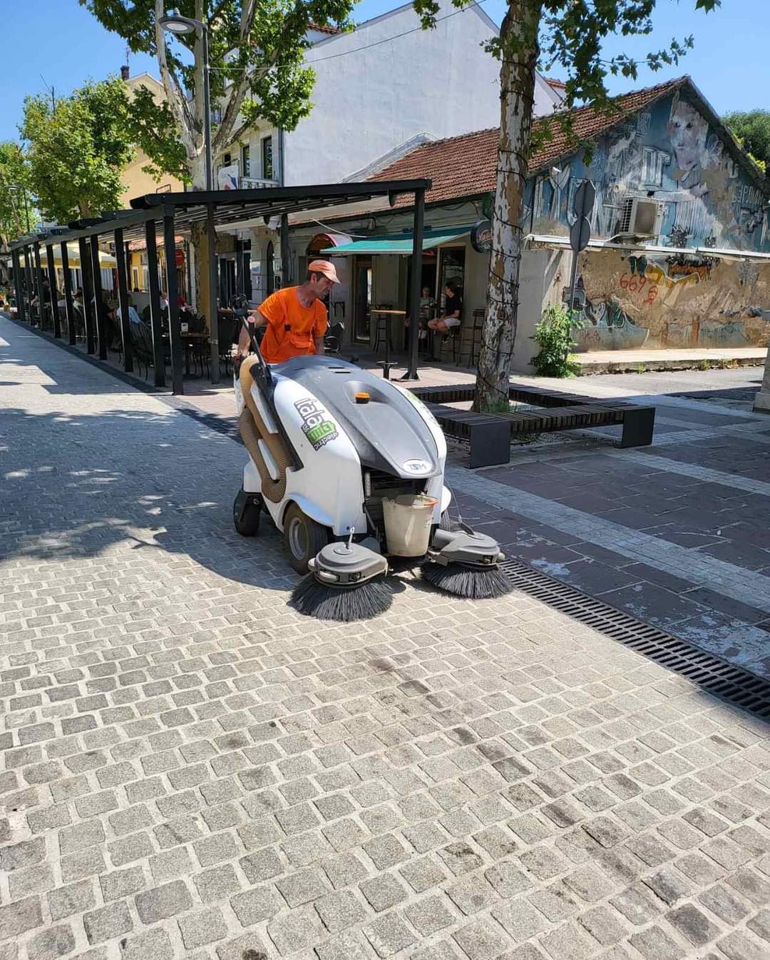 Ekipe Čistoće angažovane na više lokacija u gradu