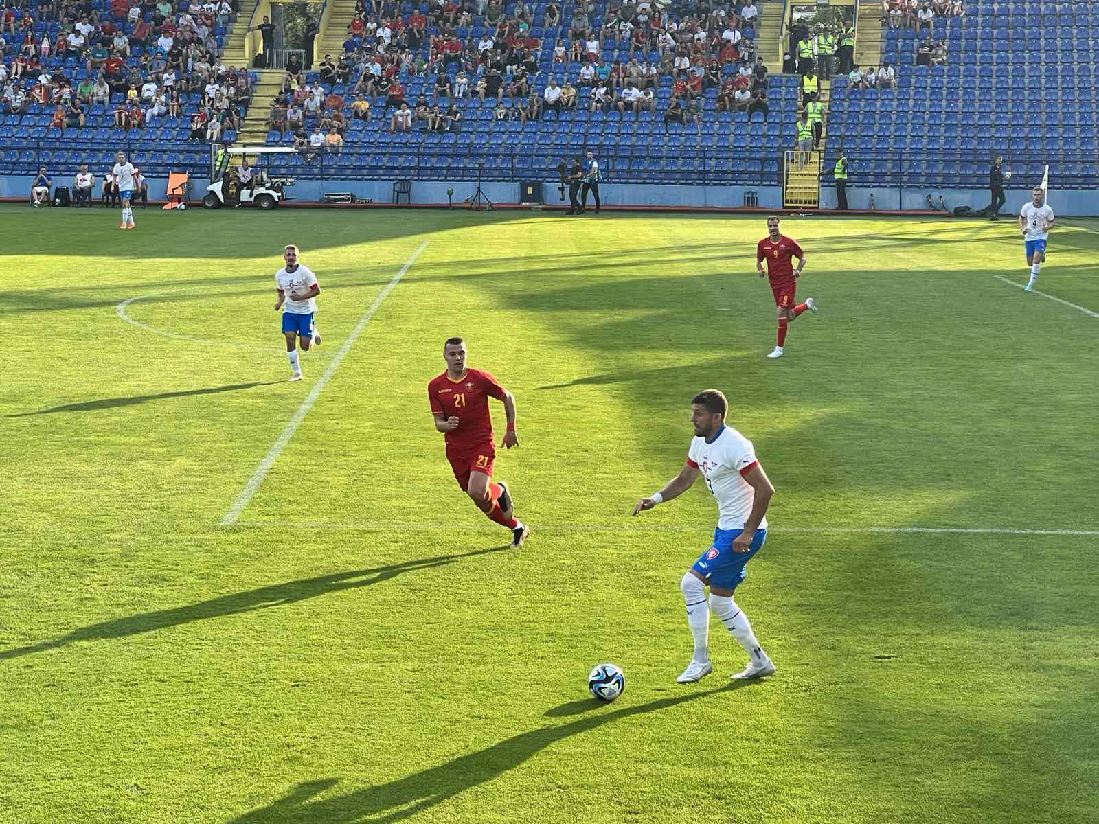 Kancelarija za RE kontinuirano radi na socijalnoj inkluziji;  U saradnji sa Fudbalskim savezom Crne Gore obezbijeđene besplatne karte za pripadnike RE zajednice za meč Crna Gora – Češka