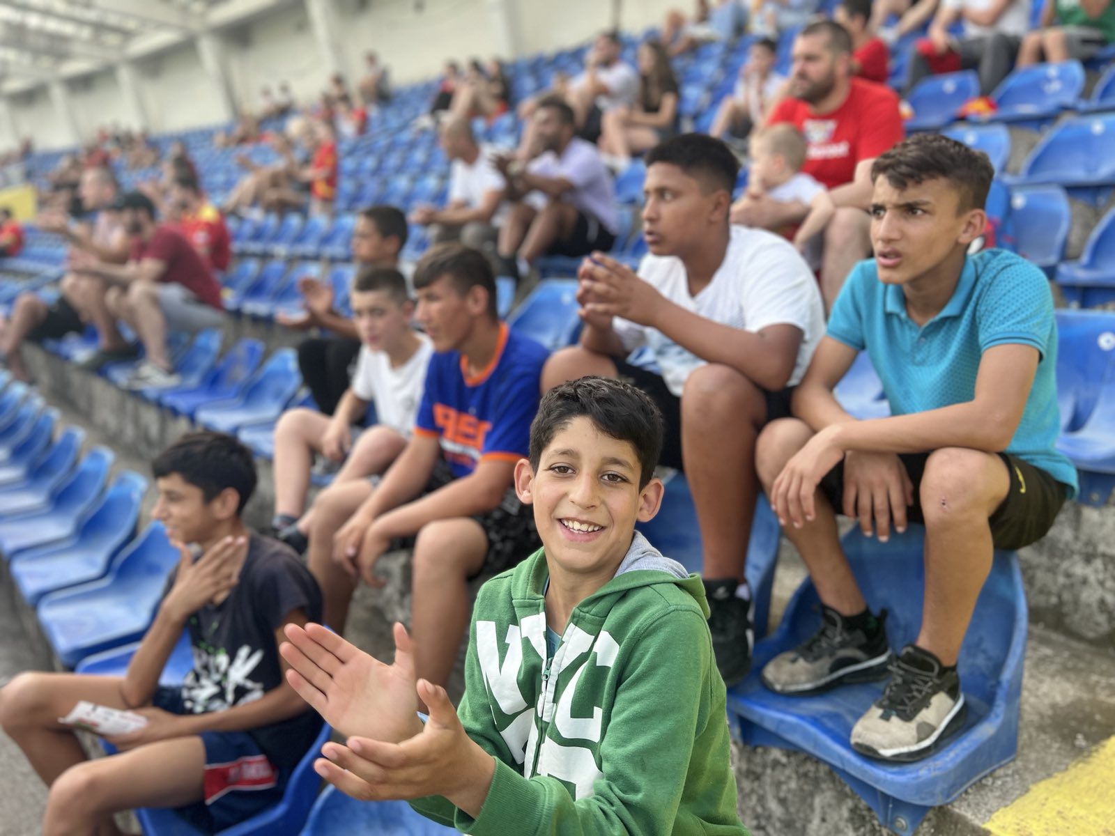 Kancelarija za RE kontinuirano radi na socijalnoj inkluziji;  U saradnji sa Fudbalskim savezom Crne Gore obezbijeđene besplatne karte za pripadnike RE zajednice za meč Crna Gora – Češka