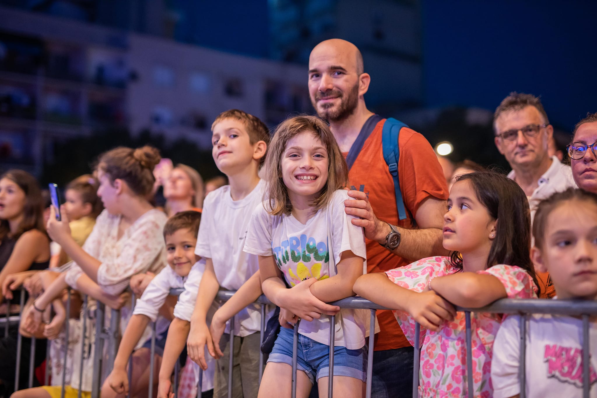 Publika svih generacija na Trgu nezavisnosti uživala u melodijama iz Diznijevih ostvarenja