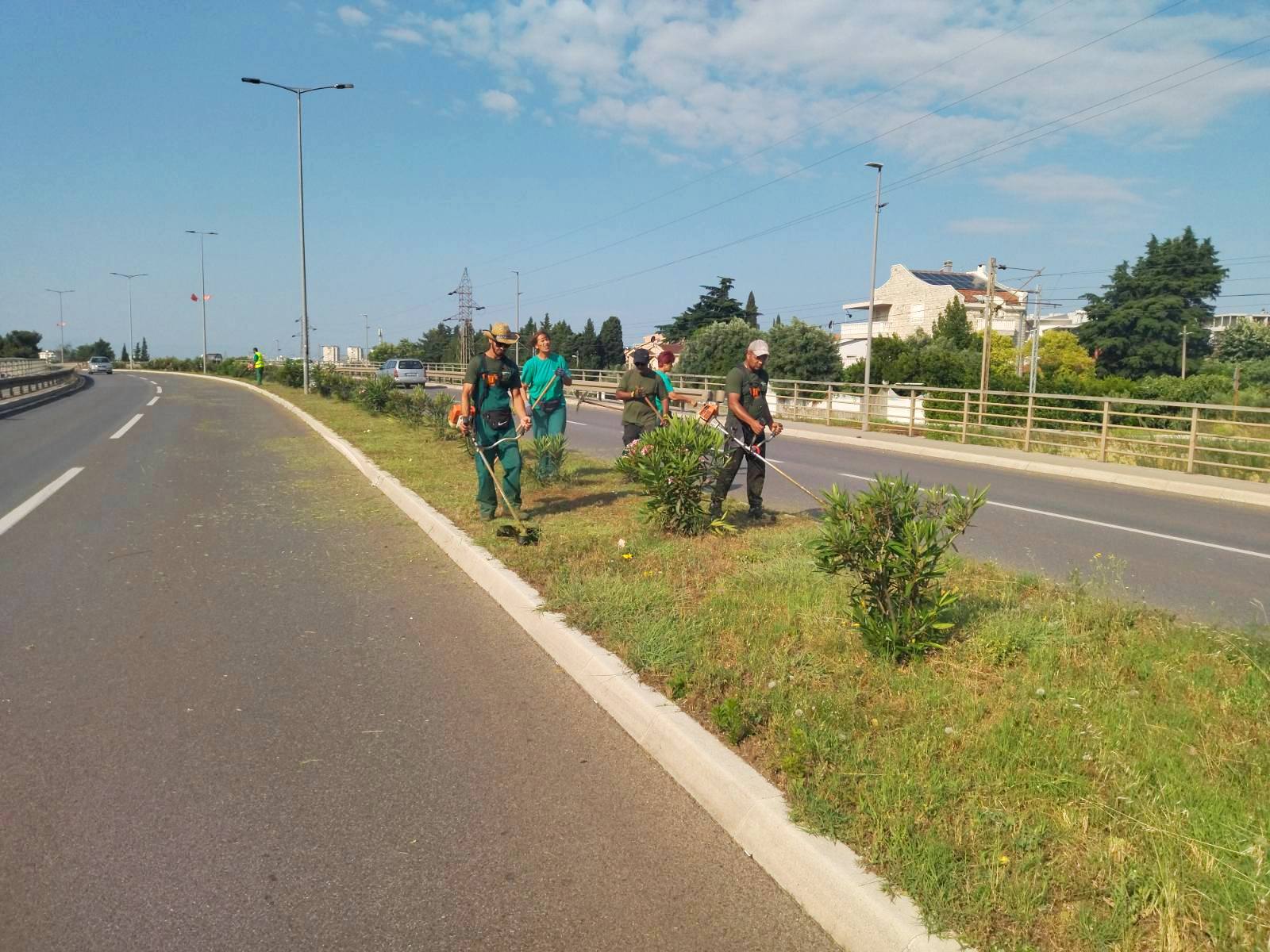 Nastavak košenja na više lokacija širom Podgorice
