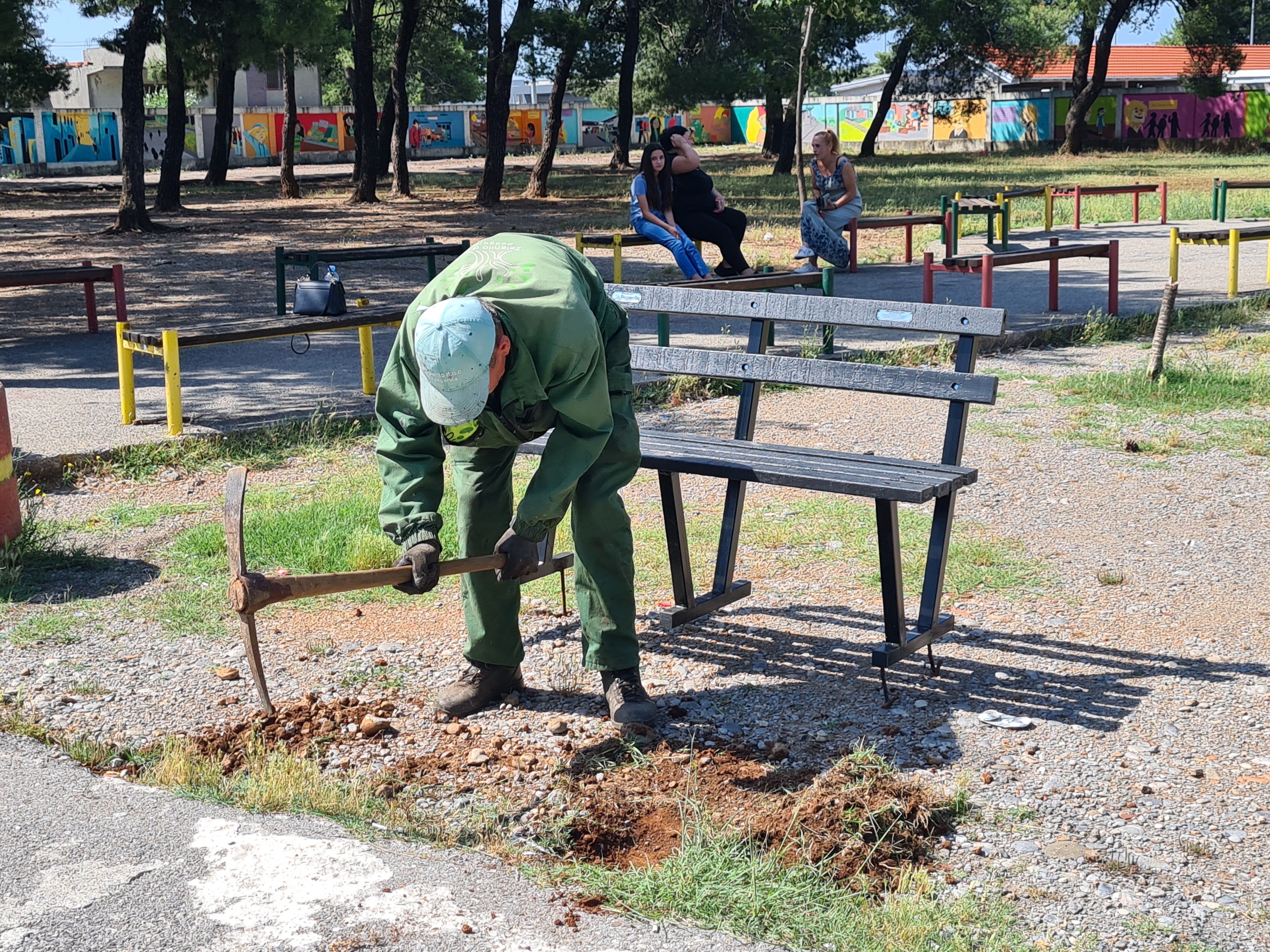 Deponija donirala eko klupe