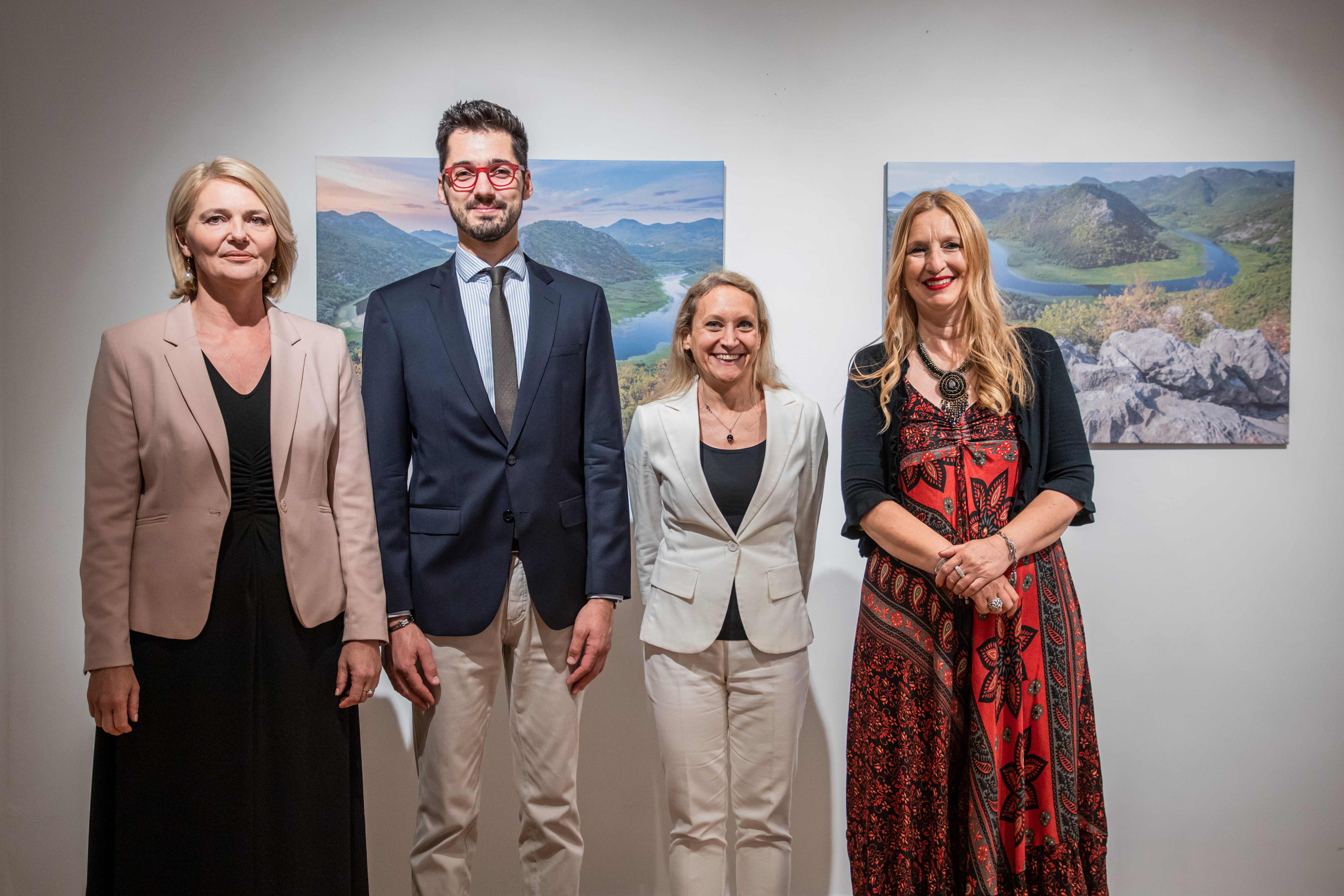 U Kuslevovoj kući otvorena izložba „Razglednice iz Crne Gore“