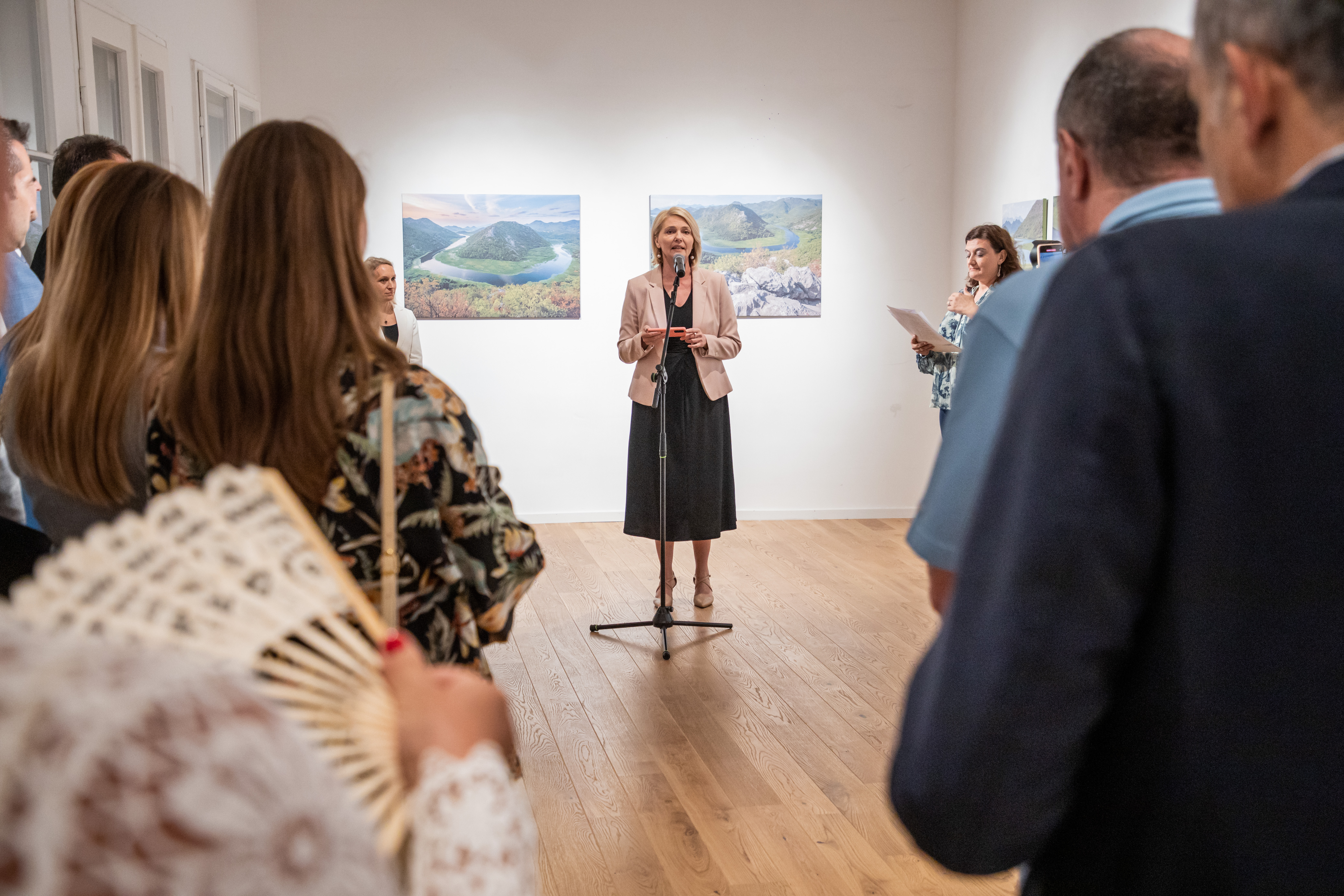 U Kuslevovoj kući otvorena izložba „Razglednice iz Crne Gore“