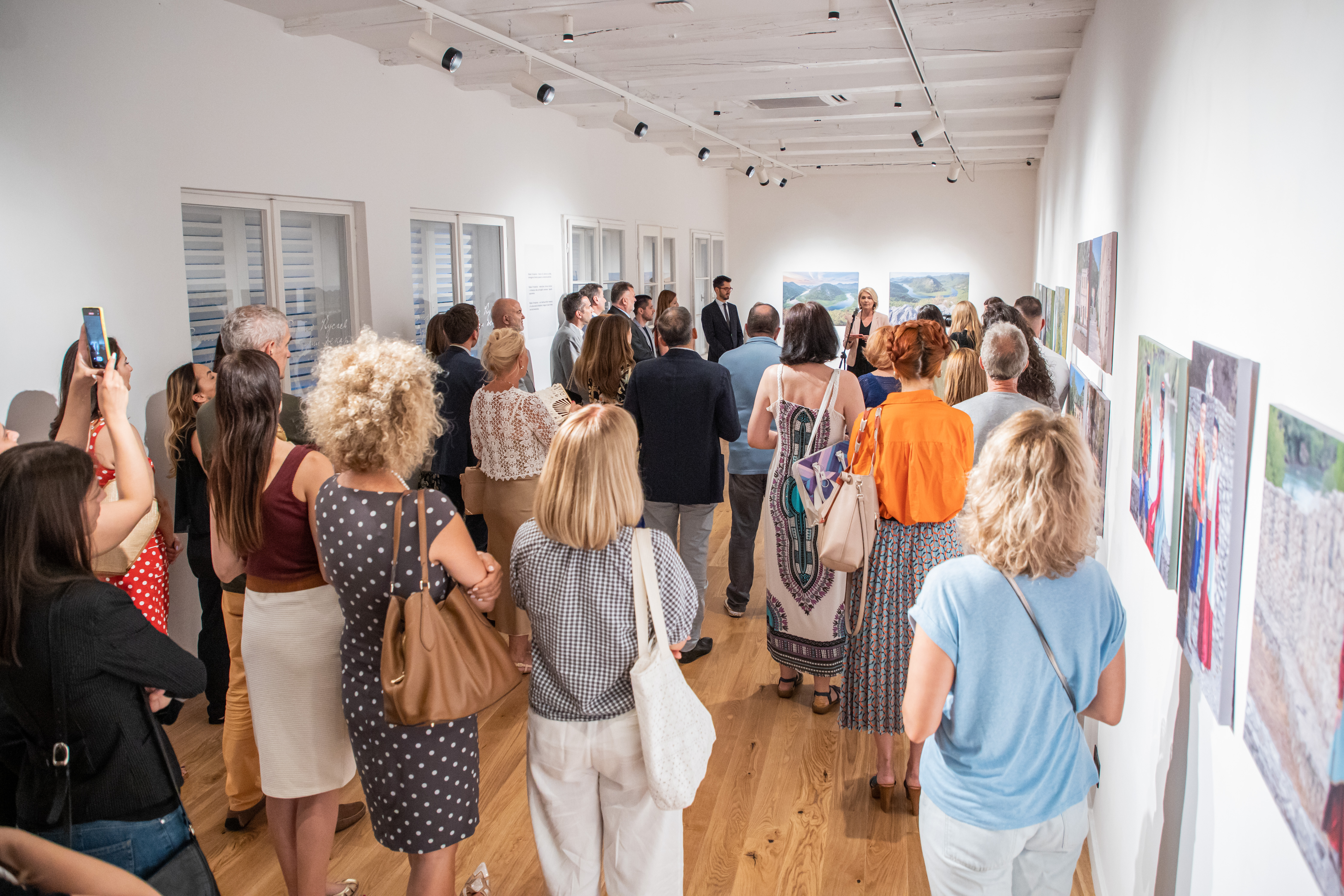 U Kuslevovoj kući otvorena izložba „Razglednice iz Crne Gore“