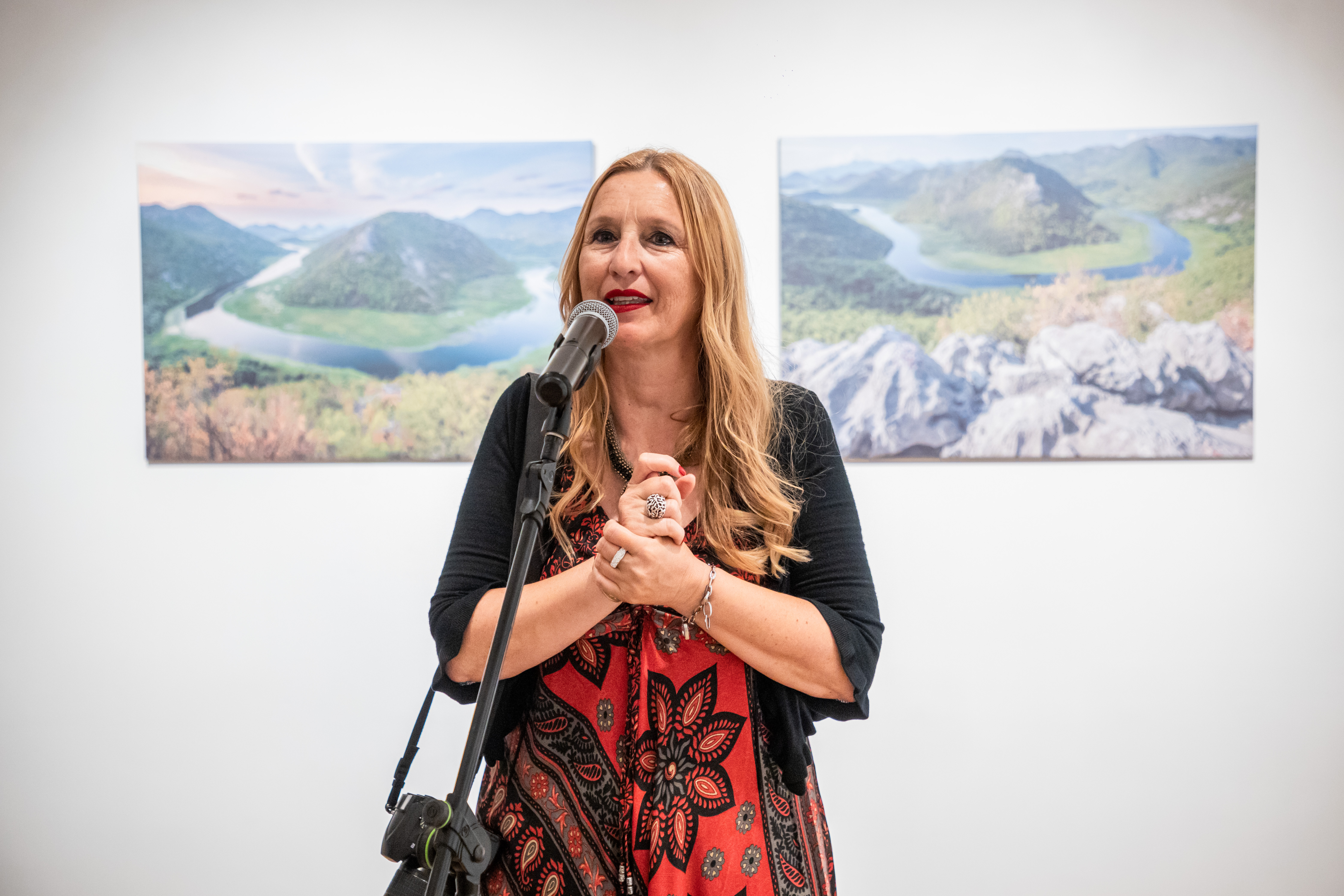 U Kuslevovoj kući otvorena izložba „Razglednice iz Crne Gore“