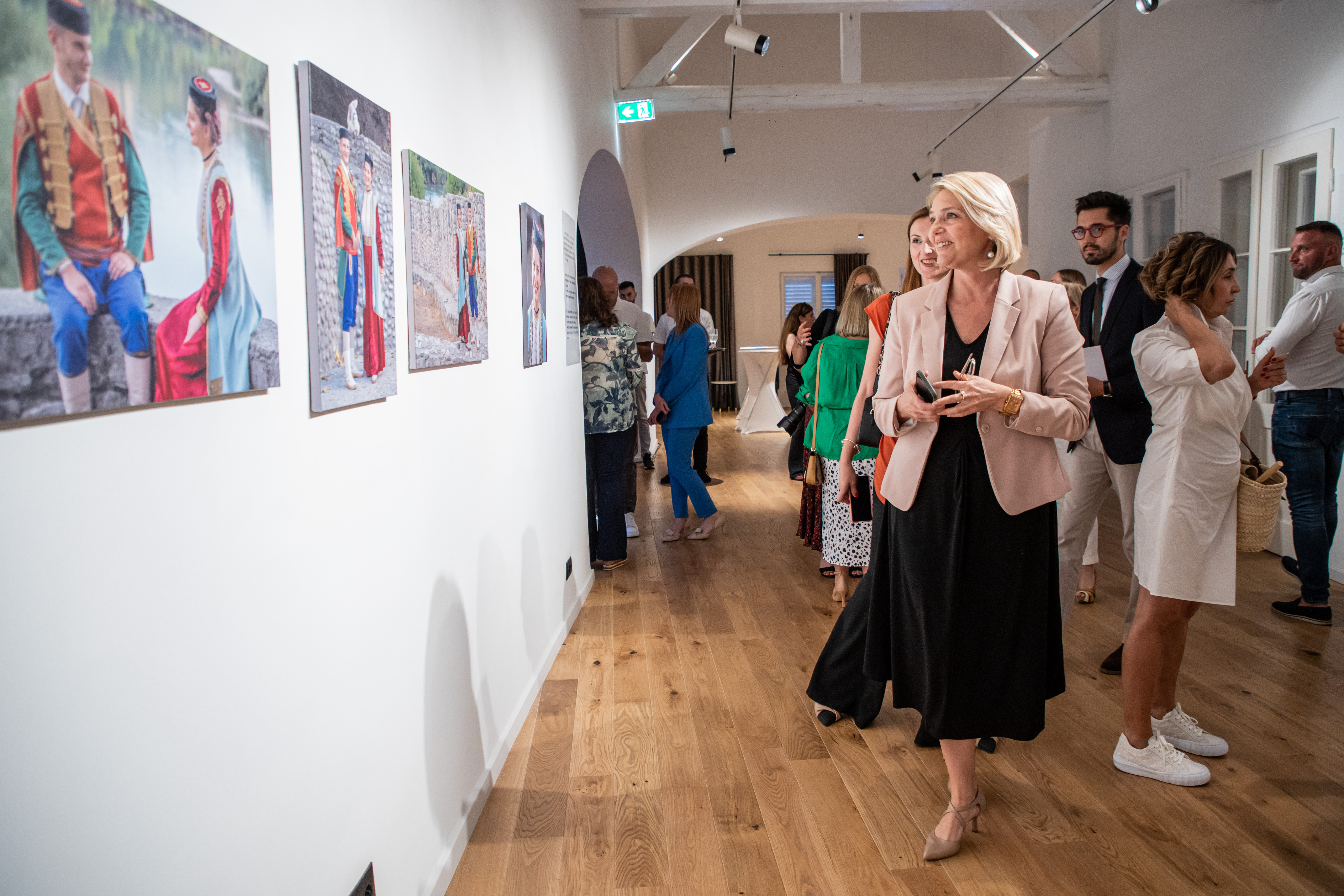 U Kuslevovoj kući otvorena izložba „Razglednice iz Crne Gore“