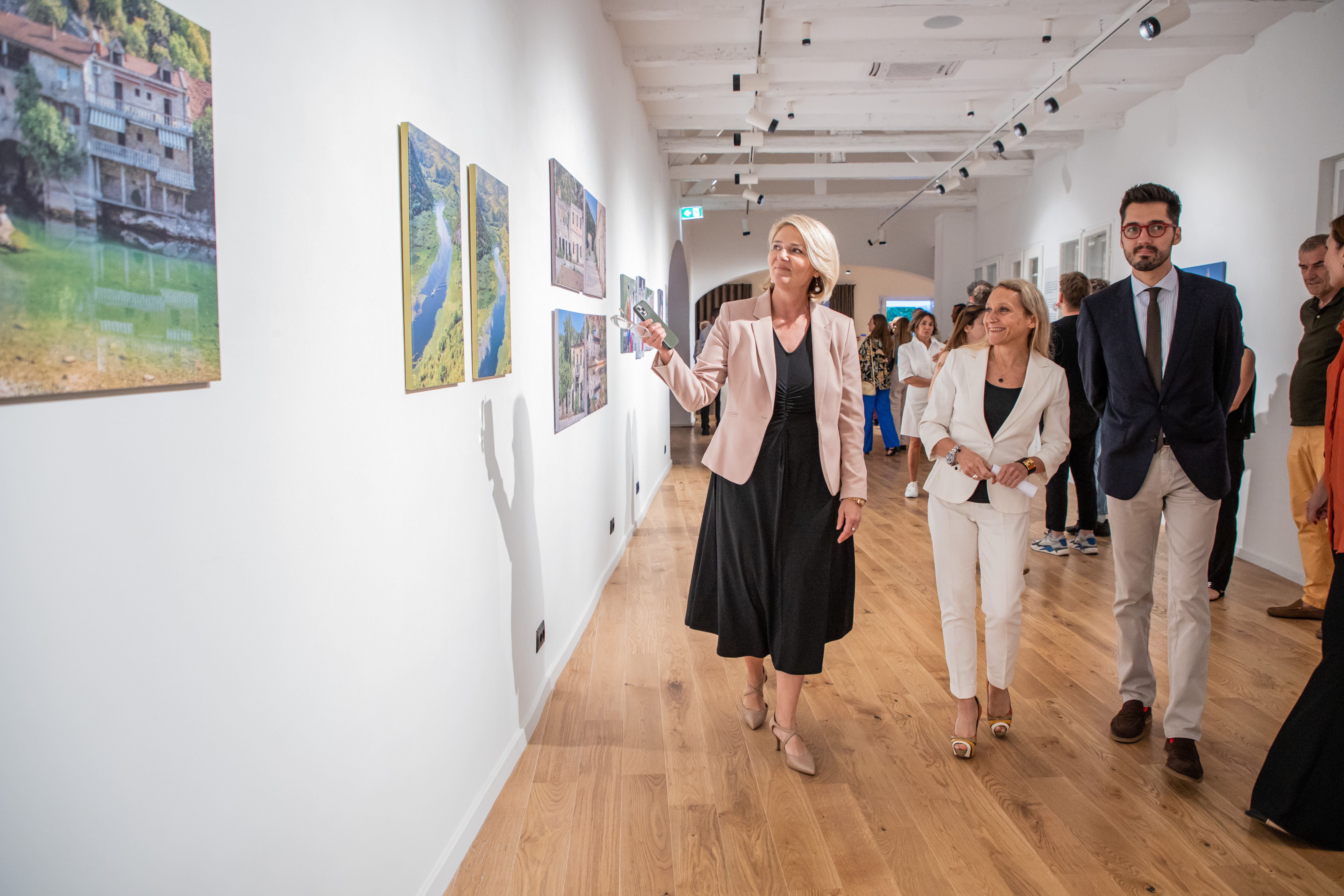 U Kuslevovoj kući otvorena izložba „Razglednice iz Crne Gore“