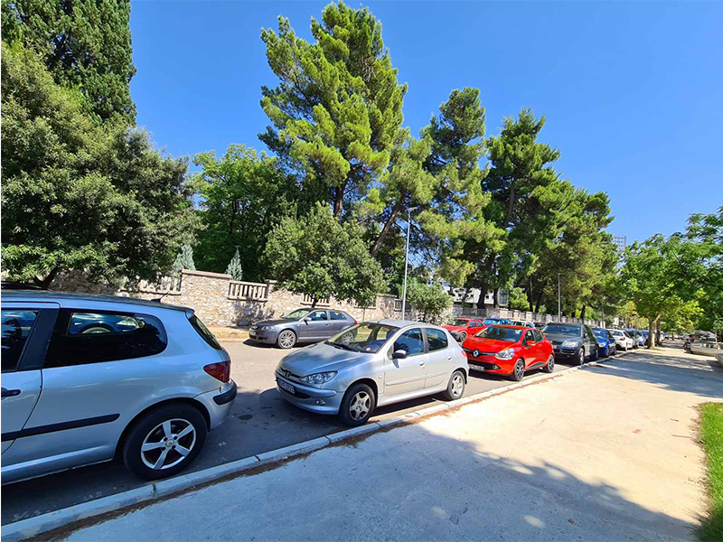 Dio Ulice Vaka Đurovića biće pretvoren u novu zelenu površinu, od ponedjeljka bez automobila