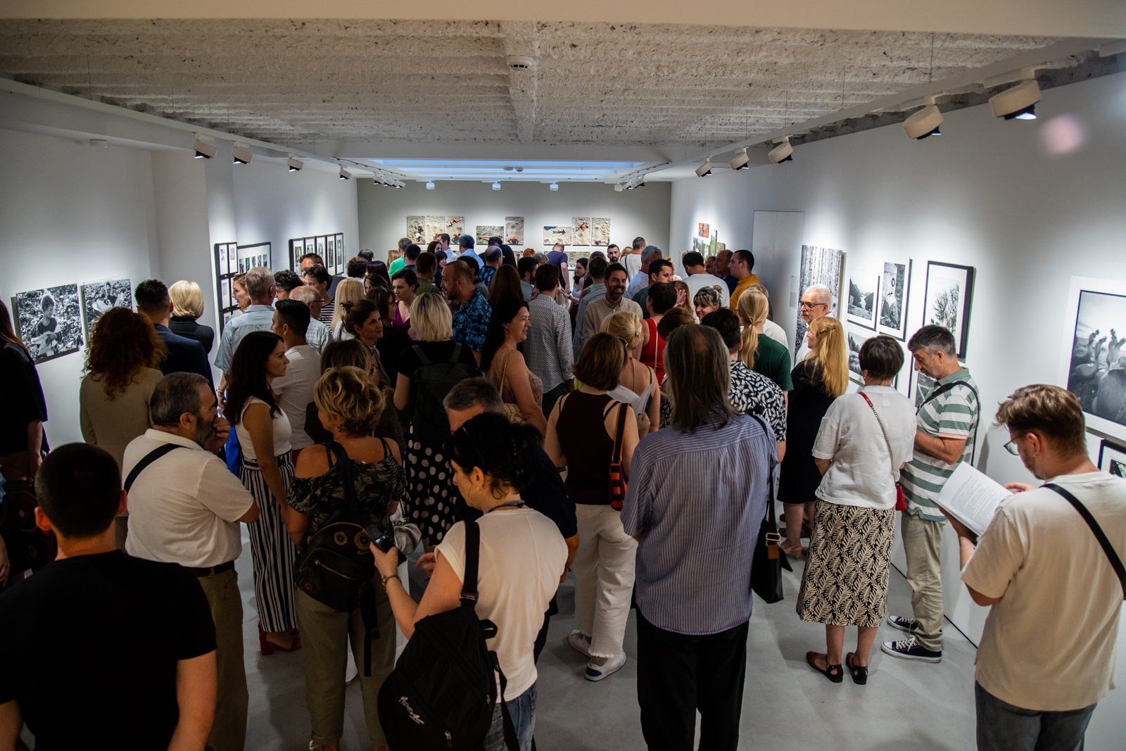 U Galeriji Art otvorena izložba "Očaravajuća lakoća fotografisanja"