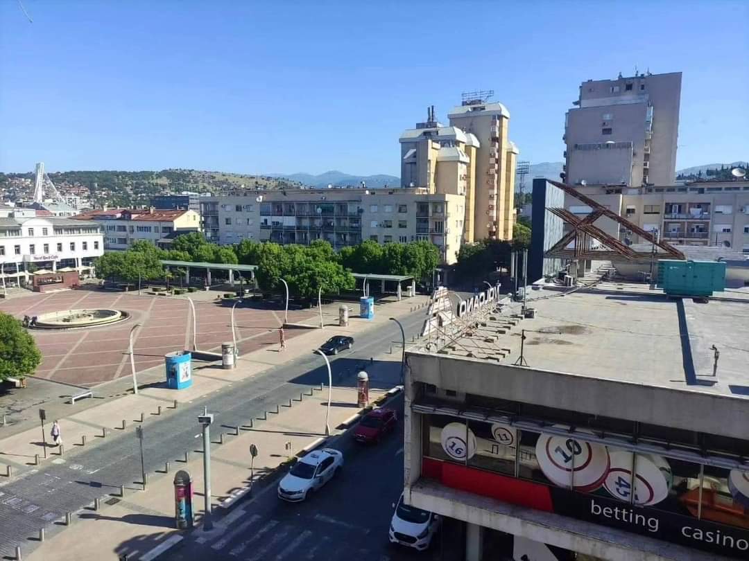 Akcija čišćenja unutrašnjosti nekadašnje robne kuće u centru grada: Prvi korak uspješno završen