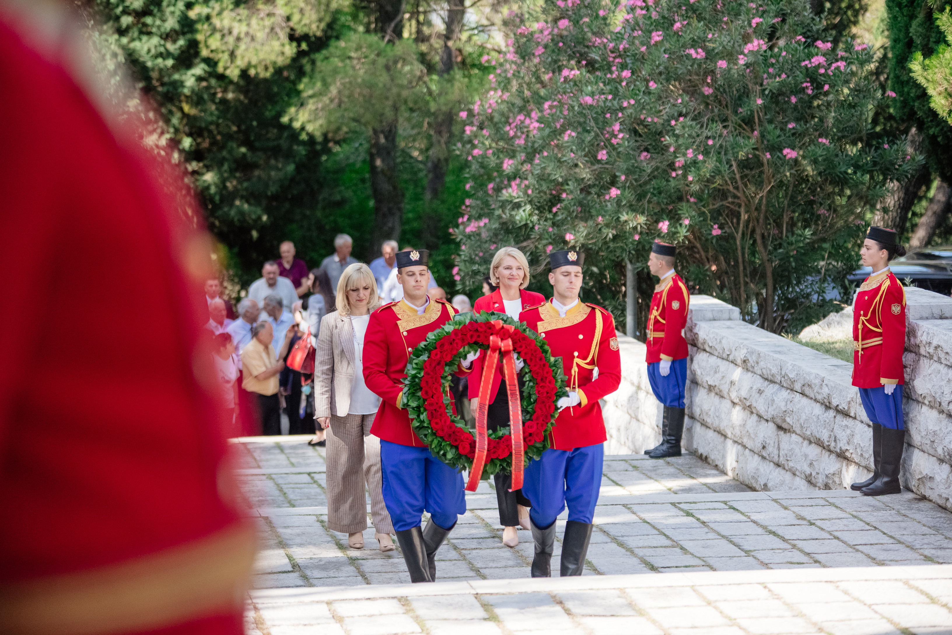 Injac i Borovinić Bojović položile vijenac na spomenik Partizanu borcu na Gorici   