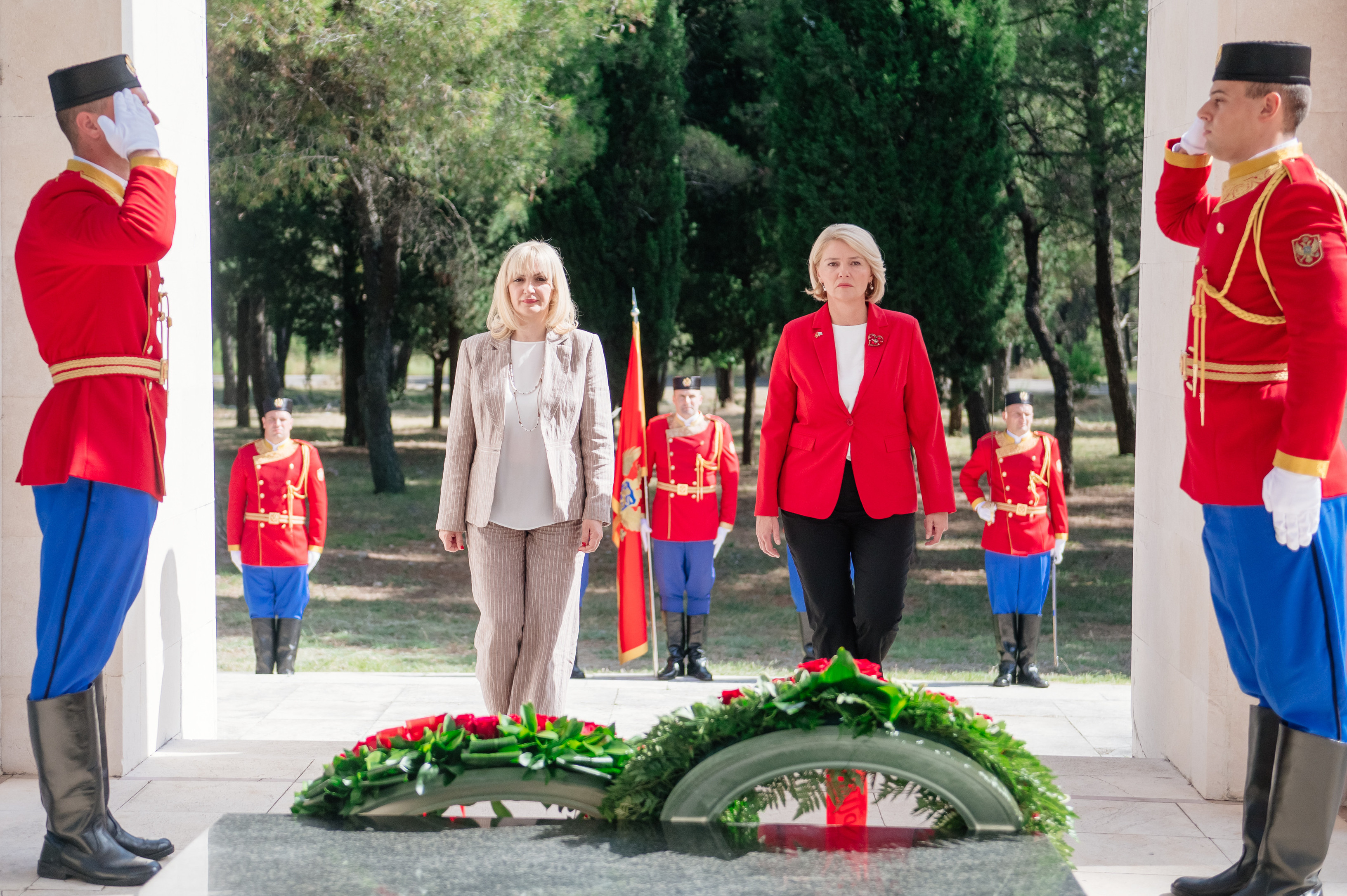 Injac i Borovinić Bojović položile vijenac na spomenik Partizanu borcu na Gorici   