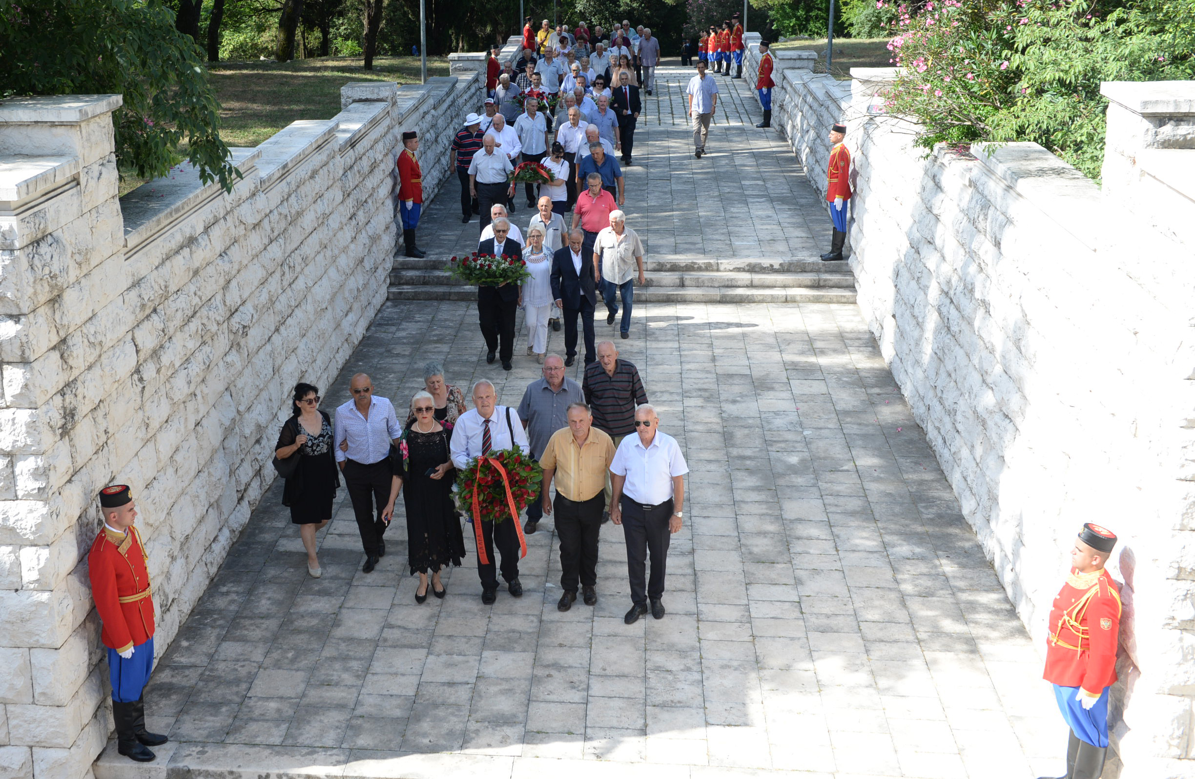 Injac i Borovinić Bojović položile vijenac na spomenik Partizanu borcu na Gorici   
