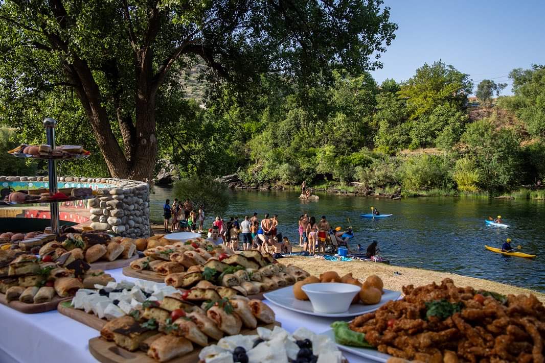 ,,Tradicija ukusa" privukla sugrađane i turiste na plažu u Rogamima