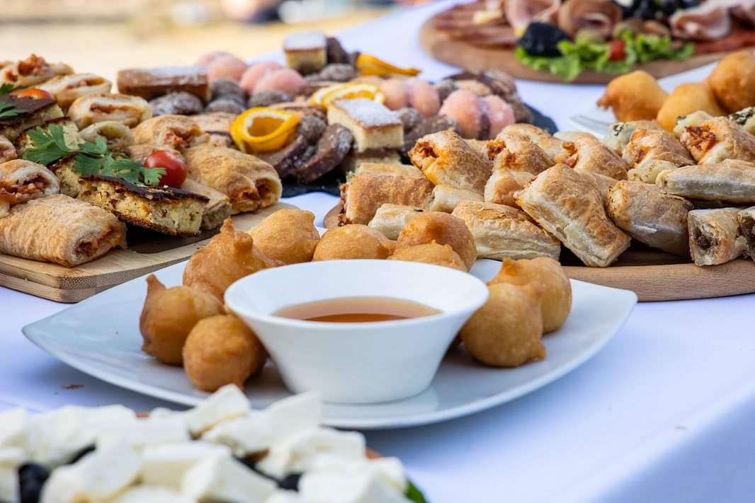 ,,Tradicija ukusa" privukla sugrađane i turiste na plažu u Rogamima