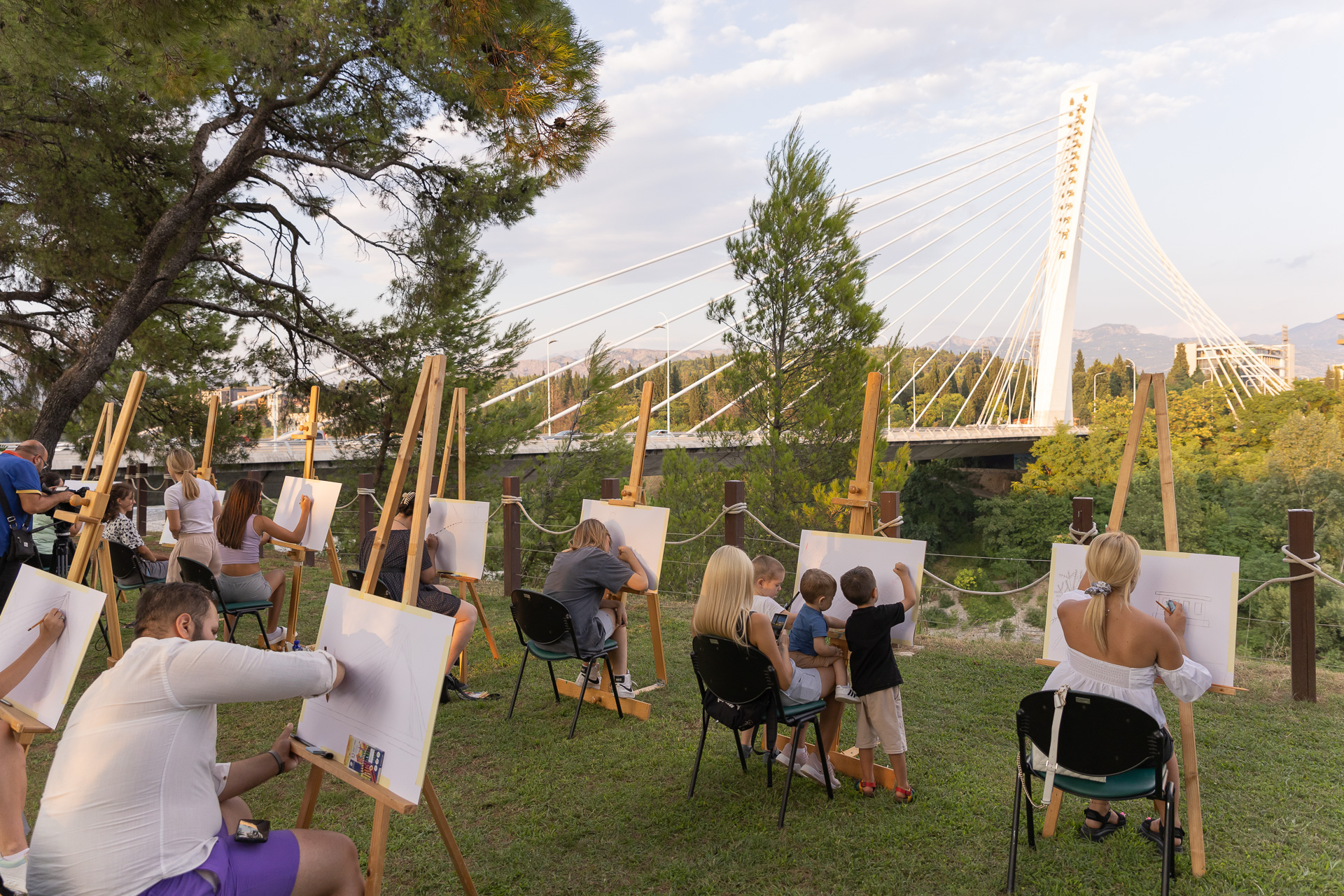 Manifestacija "Slikamo Podgoricu" okupila veliki broj sugrađana i turista