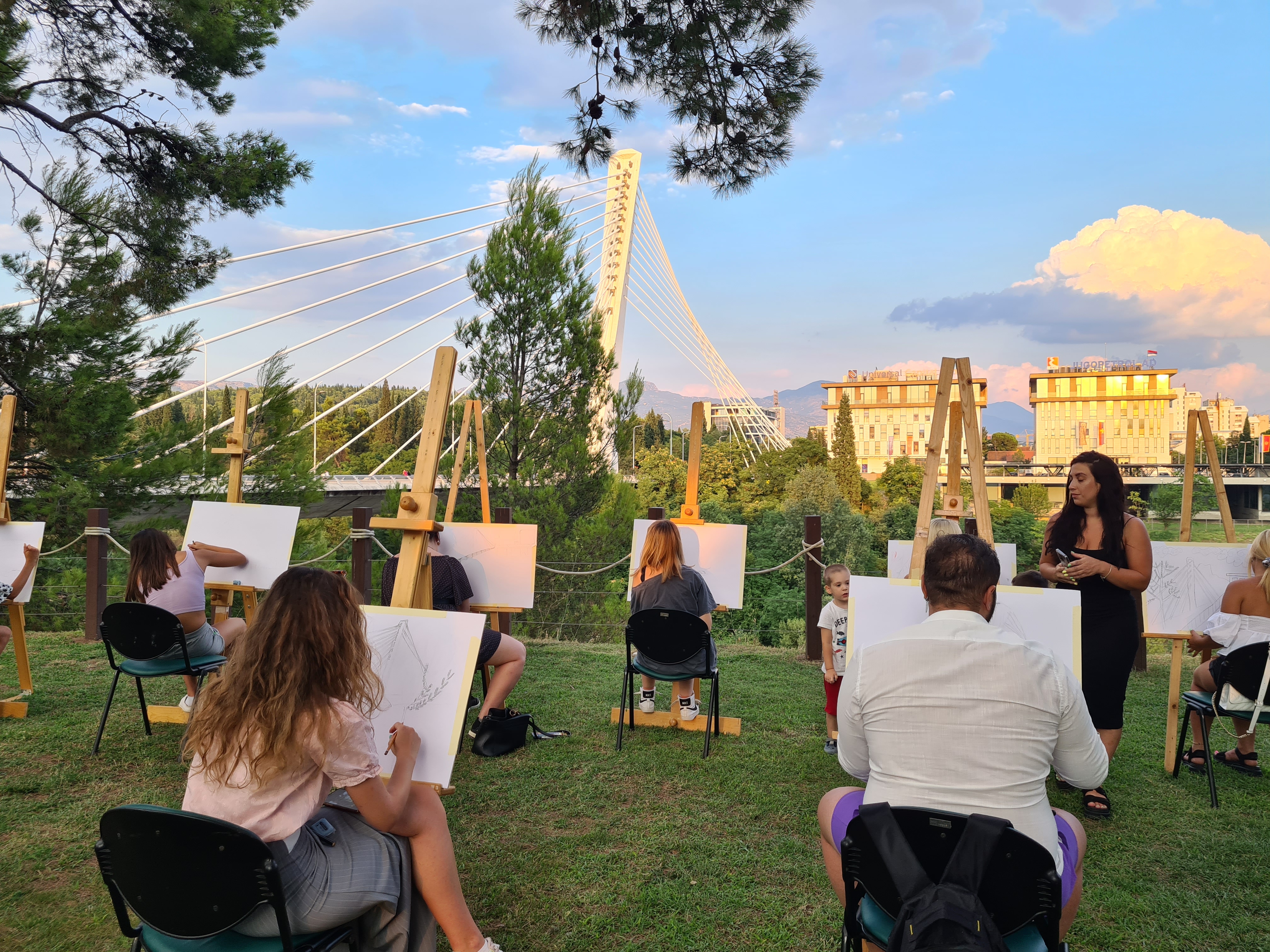 Manifestacija "Slikamo Podgoricu" okupila veliki broj sugrađana i turista