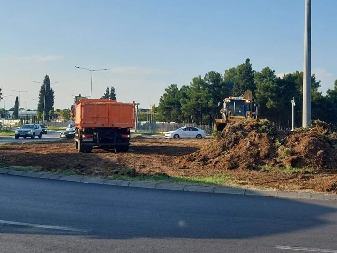 U toku radovi na pejzažnom uređenju kružnog toka na Bulevaru Šarla de Gola