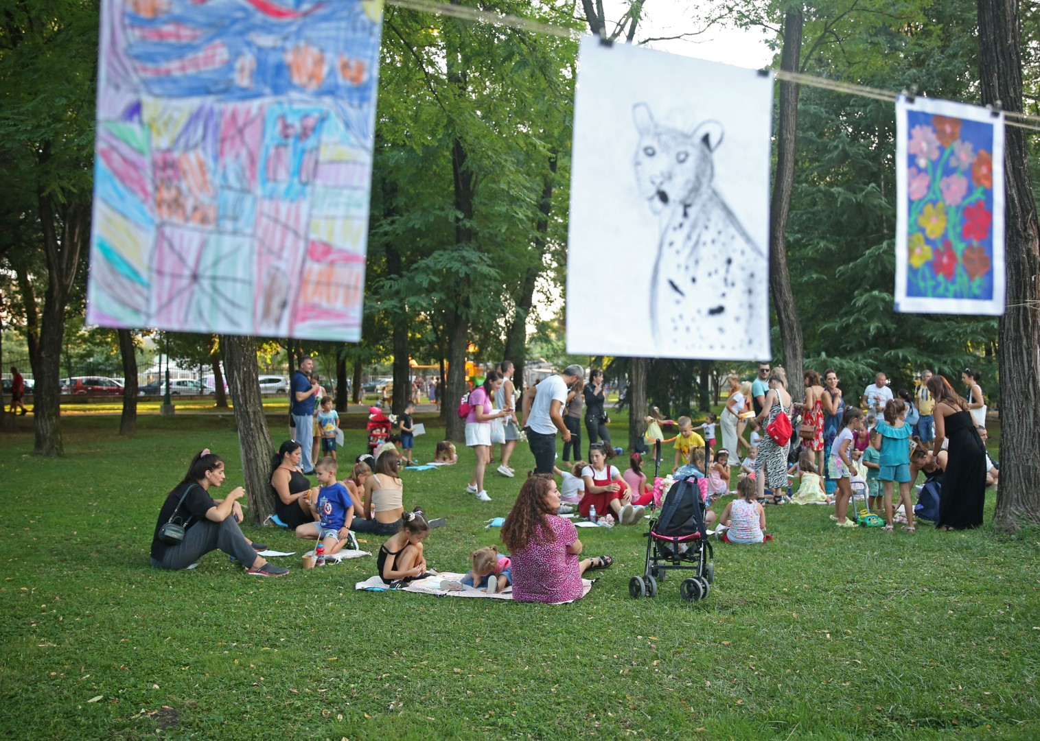 Mališani razvijali kreativne vrline slikajući grad iz mašte u Dječijem parku na Kruševcu