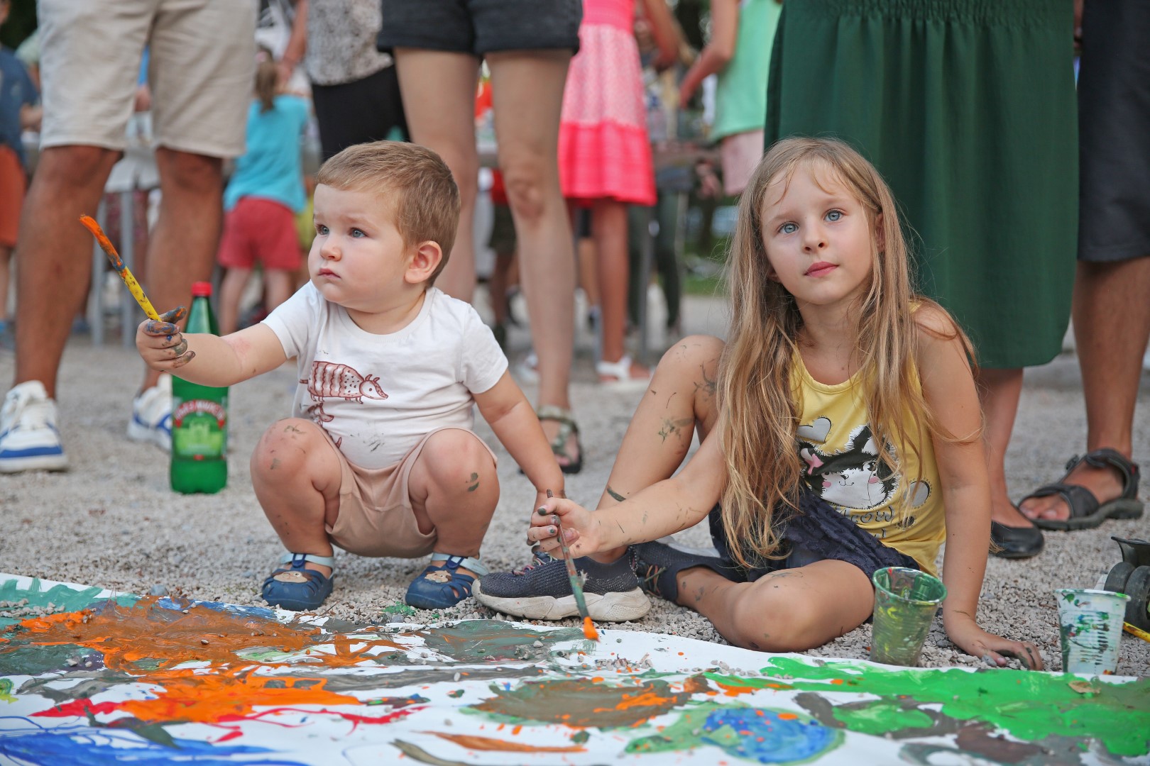 Mališani razvijali kreativne vrline slikajući grad iz mašte u Dječijem parku na Kruševcu