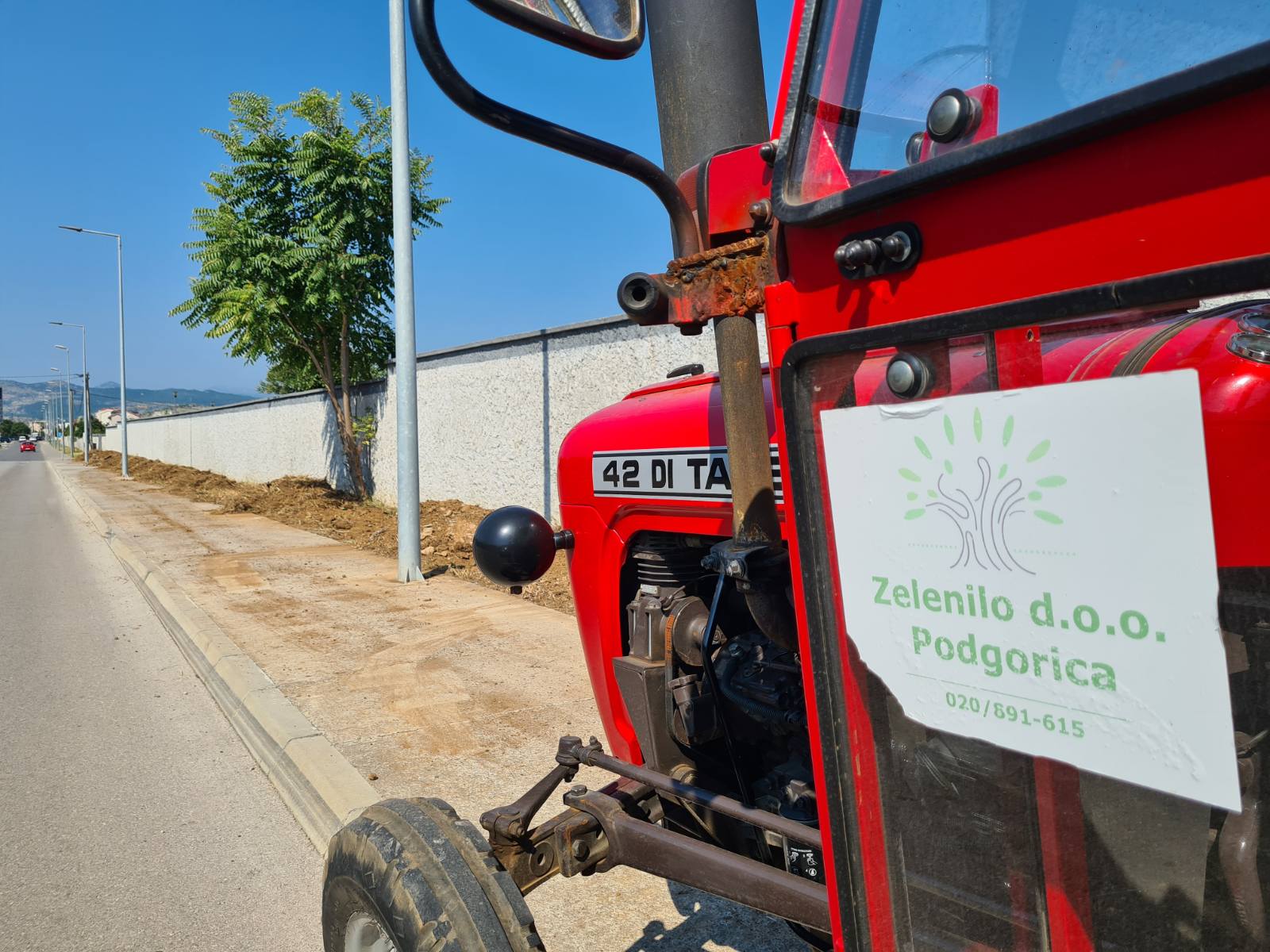 U toku ozelenjavanje duž saobraćajnice od brda Ljubović do stadiona FK "Zabjelo"