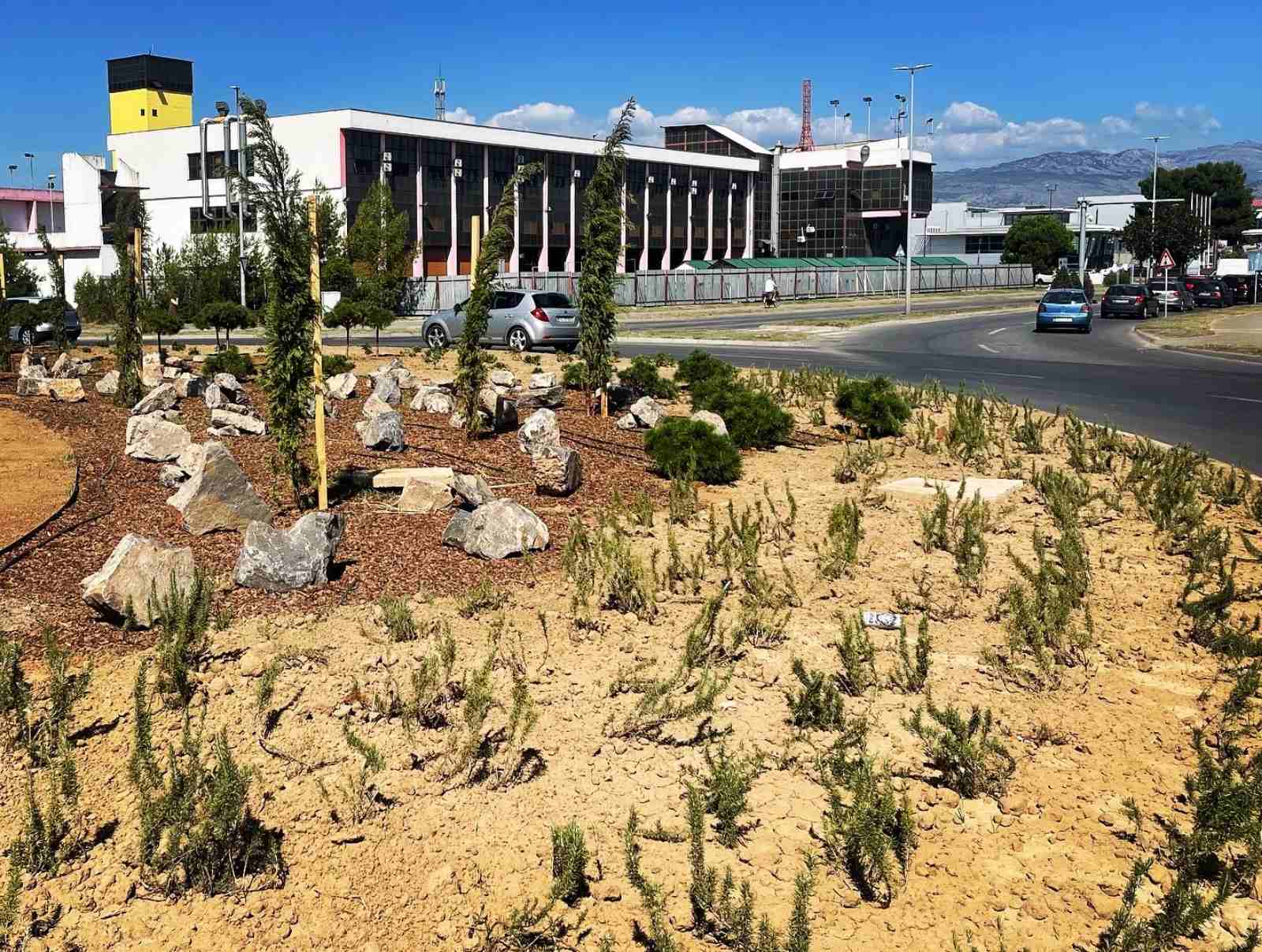 Uređen kružni tok na Bulevaru Šarla de Gola