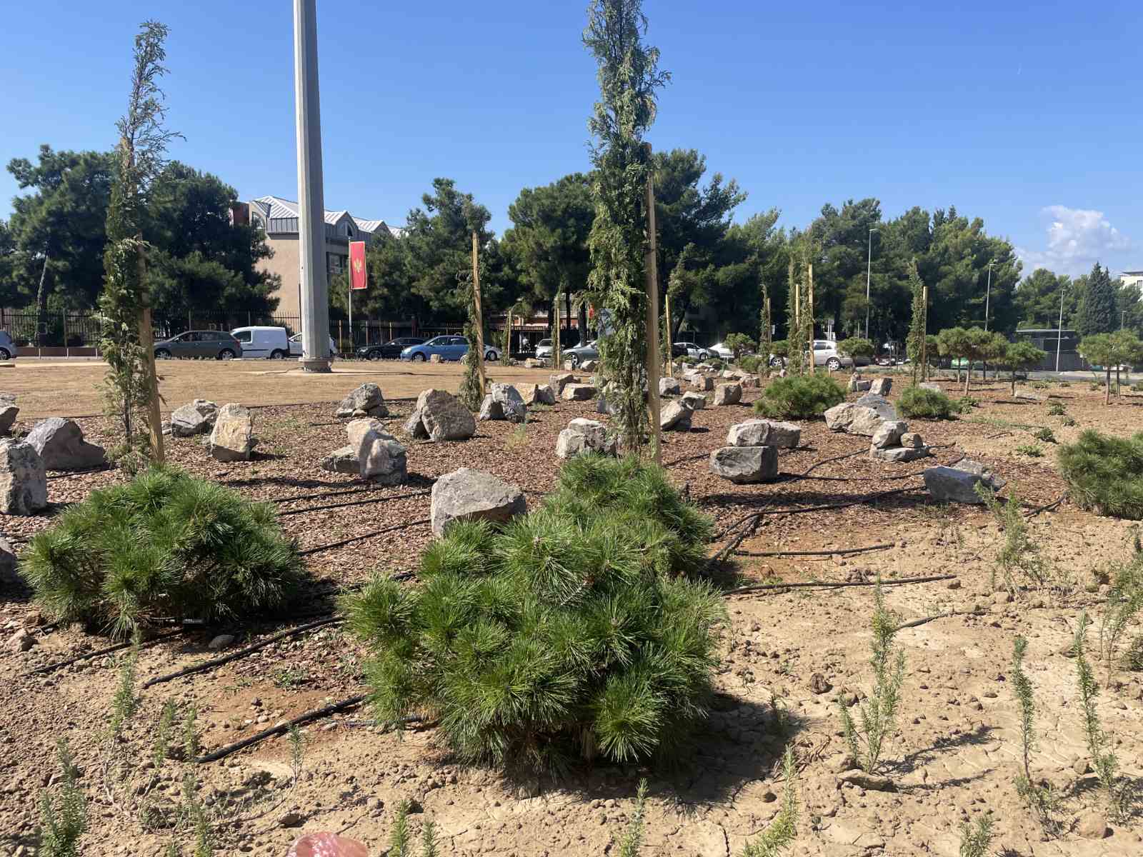 Uređen kružni tok na Bulevaru Šarla de Gola